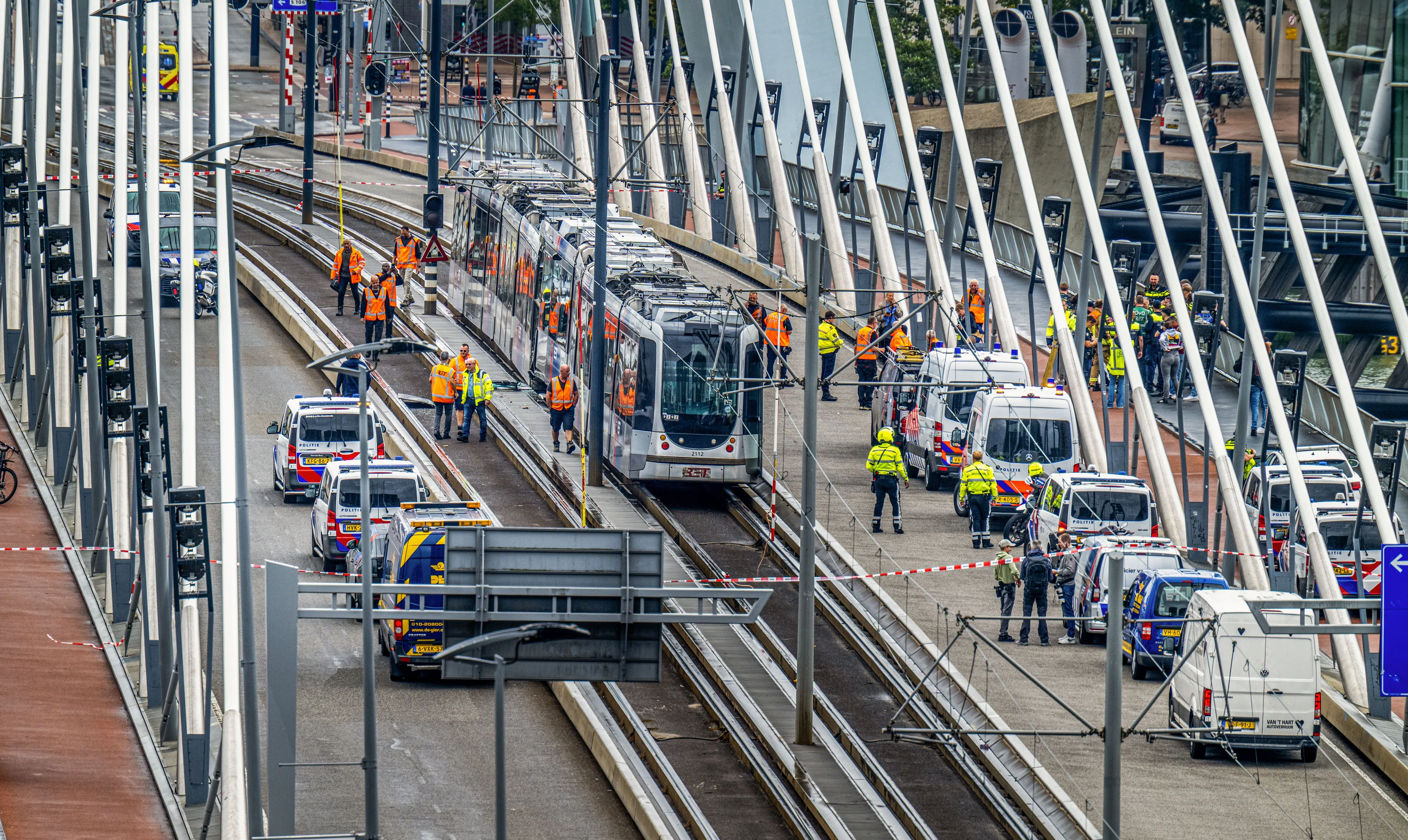 Vijftien gewonden bij zware botsing tussen twee trams op Erasmusbrug