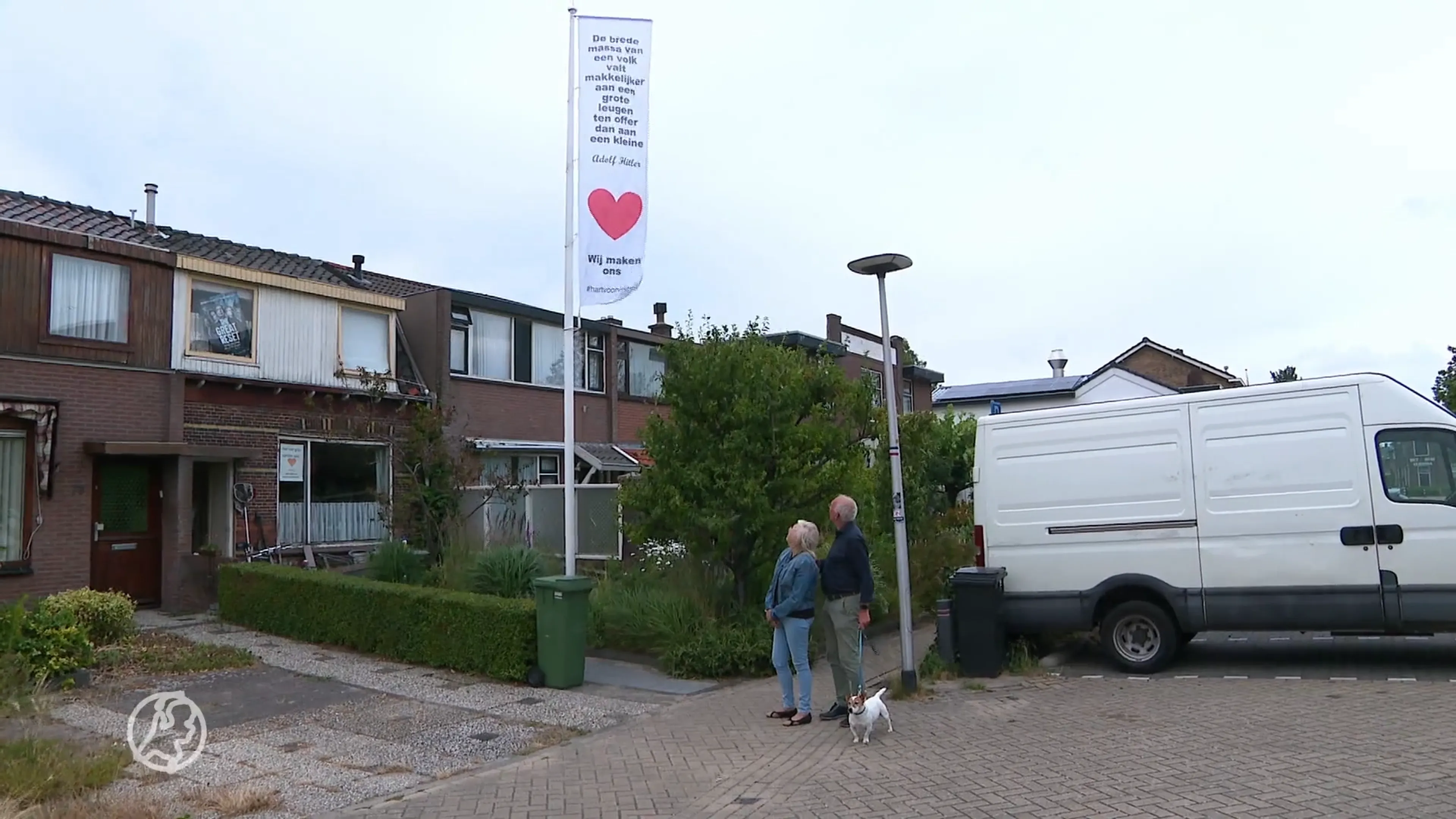 Hitler-vlag zorgt voor veel emoties in Voorhout: 'Die moet zo snel mogelijk weg'