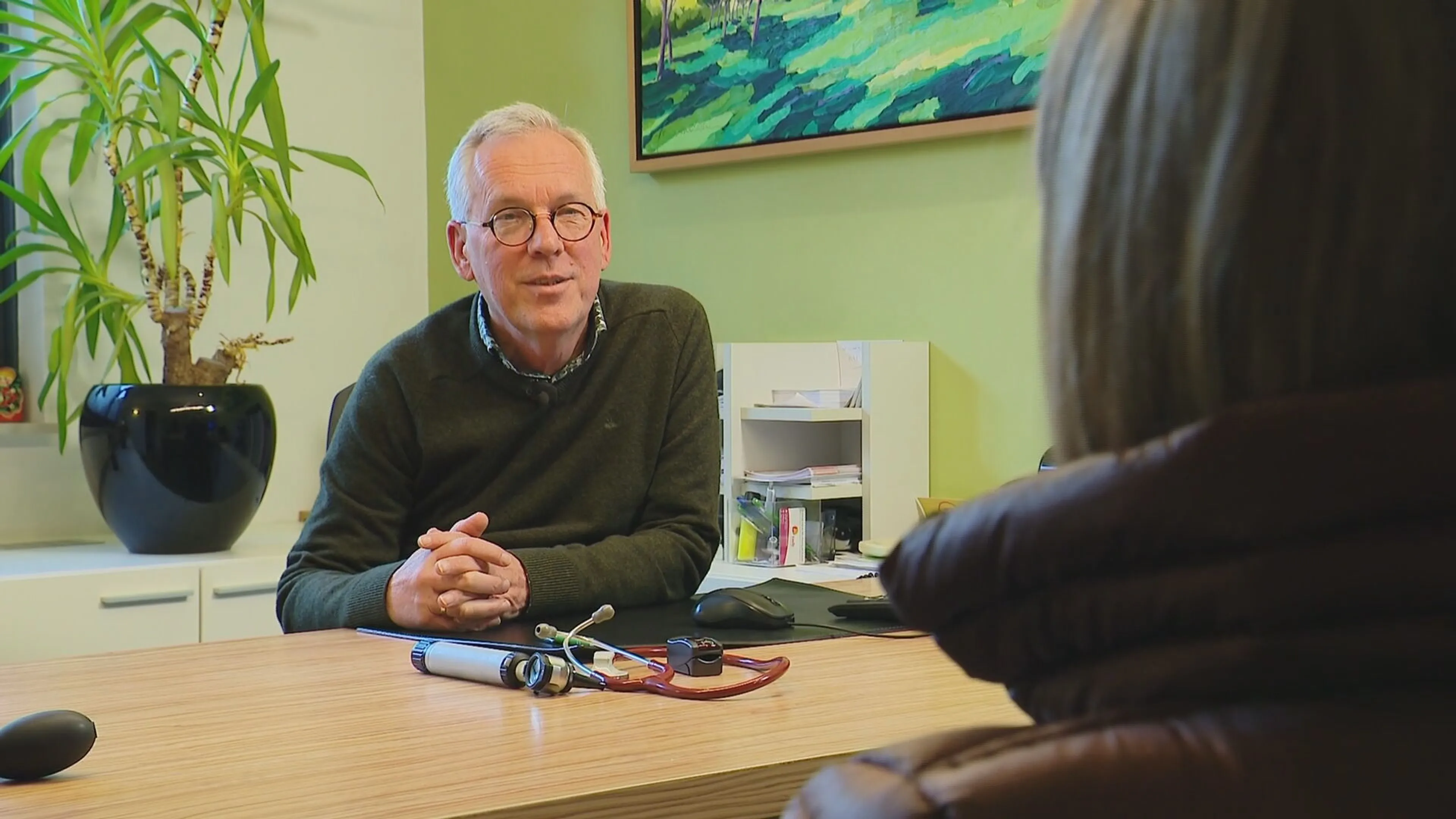 Huisarts Adrie (65) kan niet stoppen met werken: 'Ik heb geen opvolger'