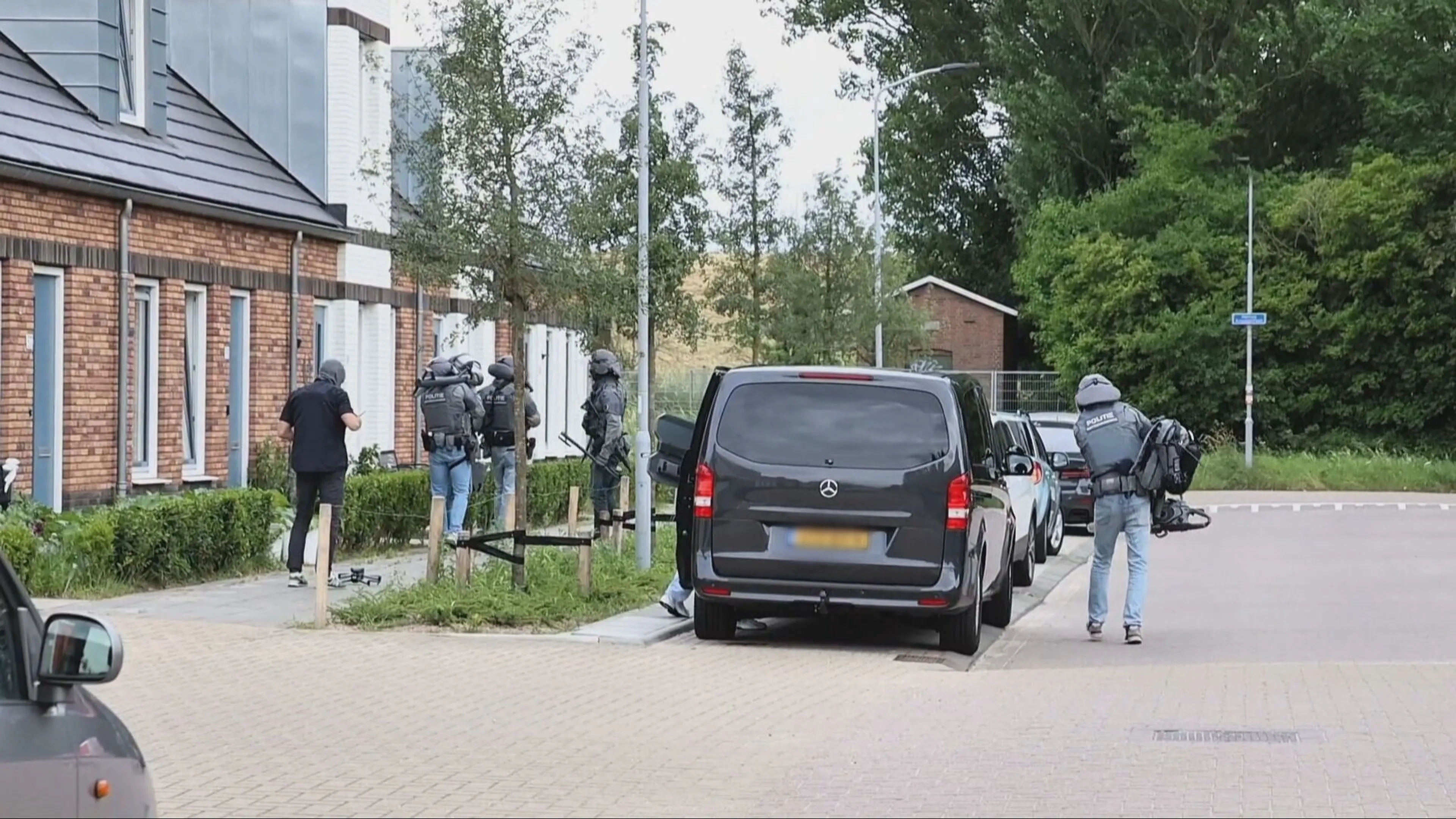 Vijf mannen aangehouden na gijzelen man in woning in Tiel