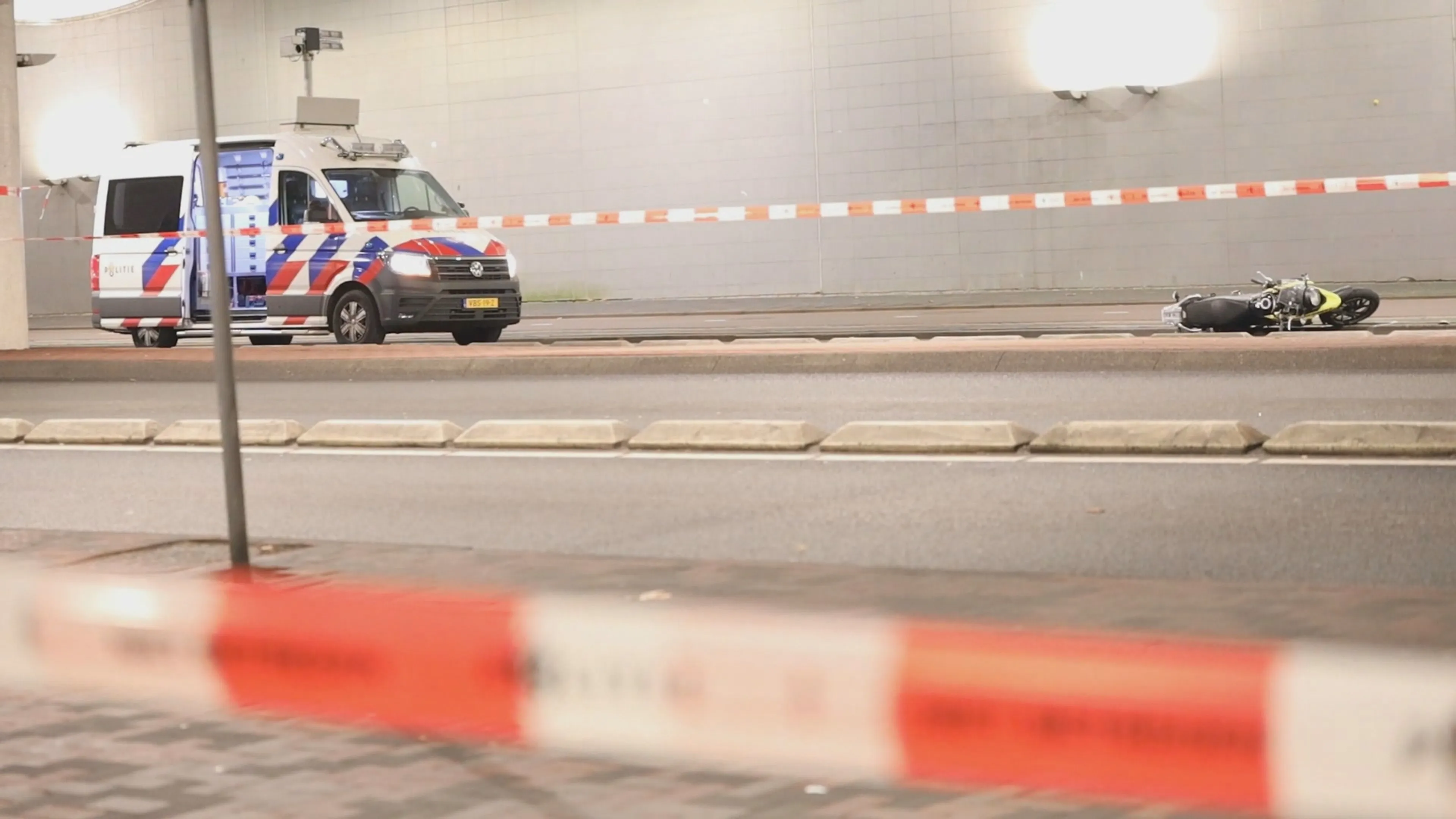Motorrijder (20) in Amsterdam om het leven gekomen, politie vraagt om dashcambeelden