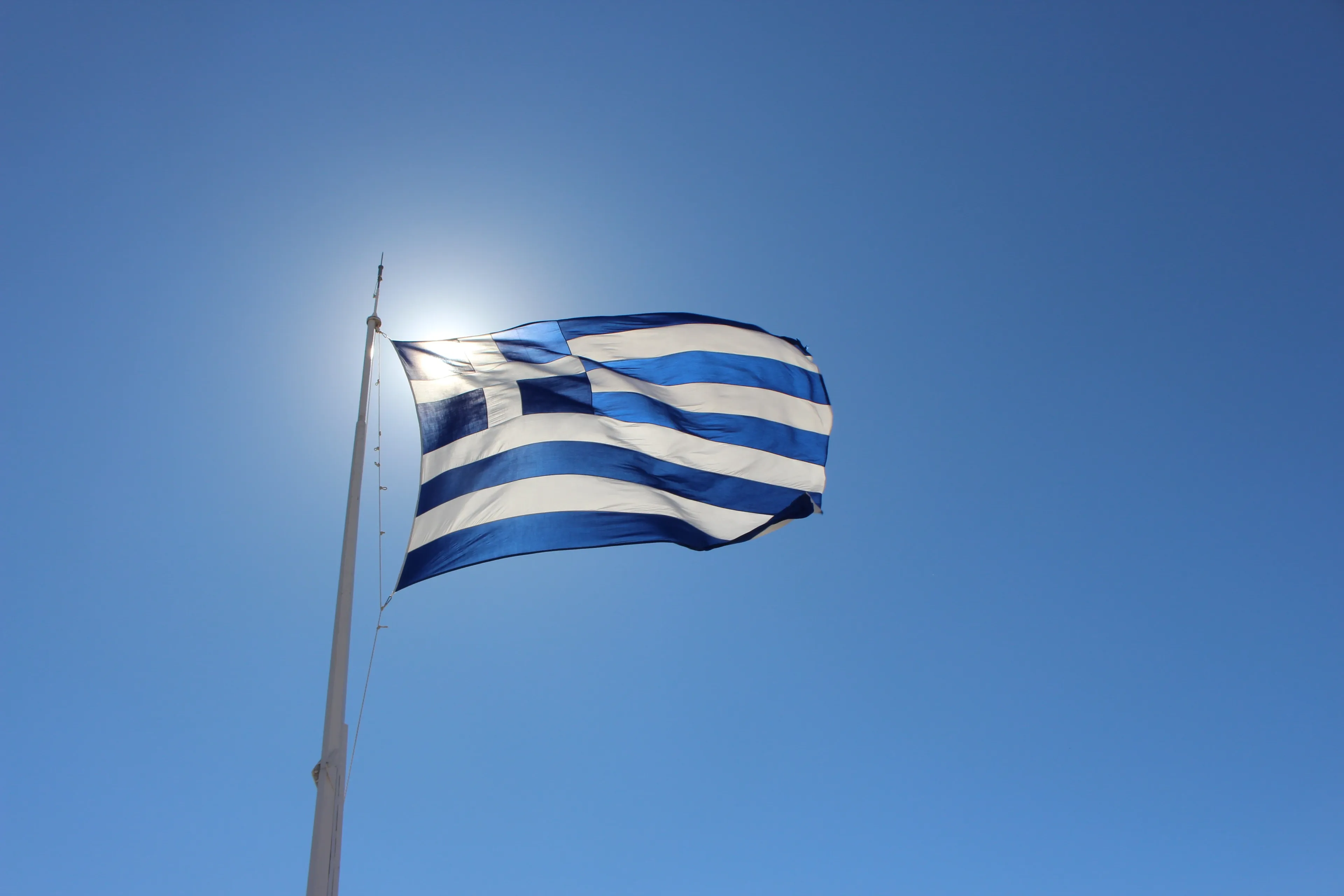 Dronken Nederlanders stelen gigantische vlag van middeleeuws fort op Rhodos