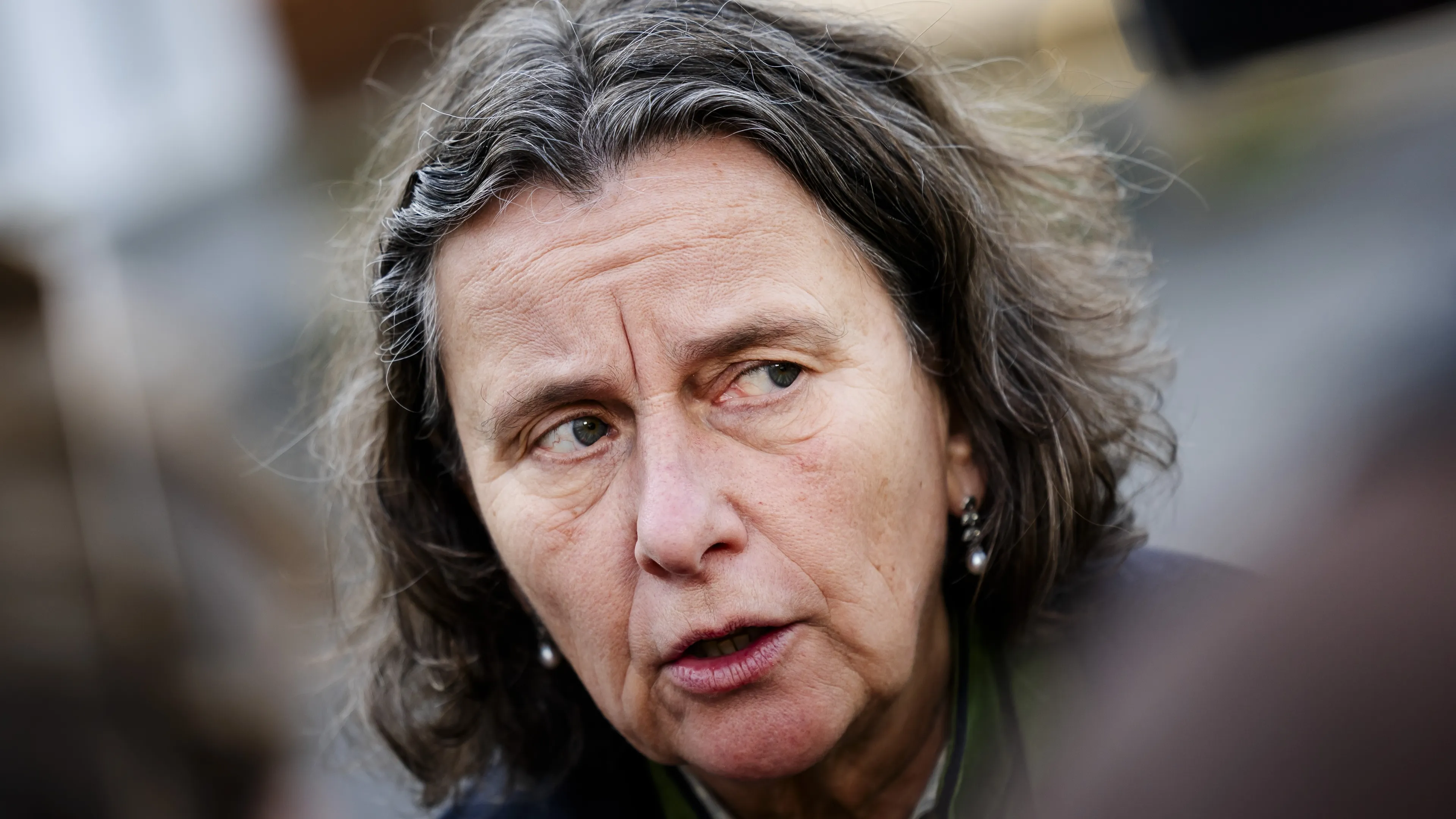 Kamer debatteert woensdag over lintjes, mogelijk motie van wantrouwen tegen Faber