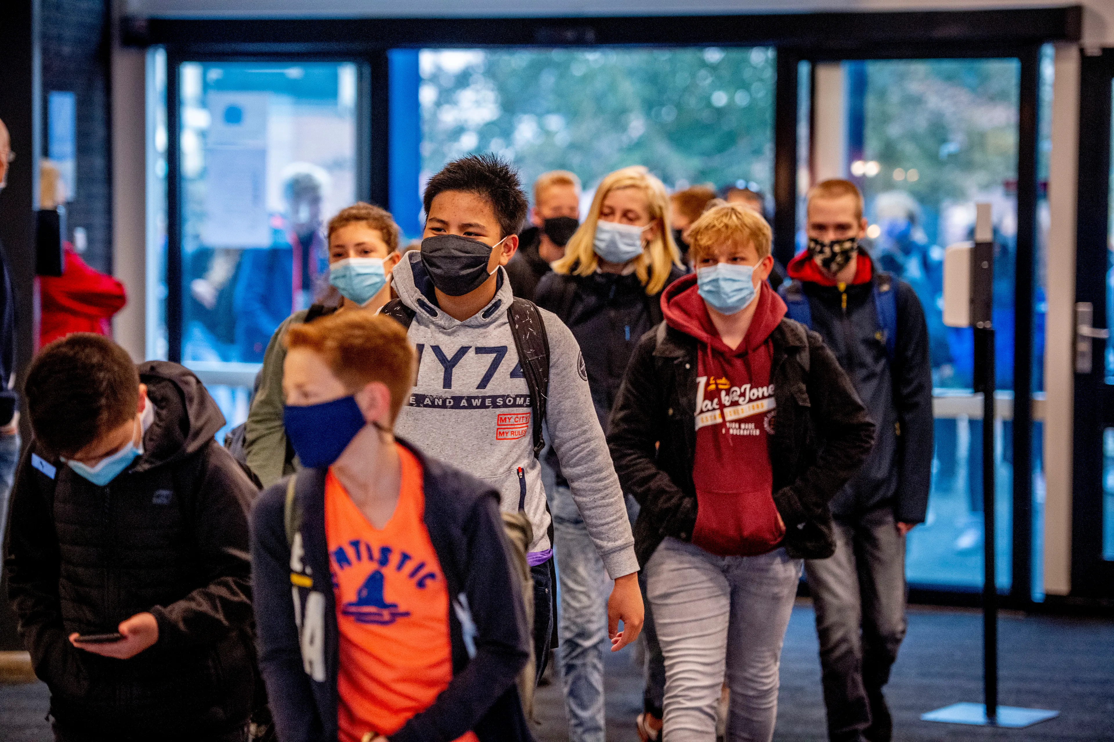 LIVEBLOG | Burgemeesters willen af van 'dringend advies' voor mondkapjes