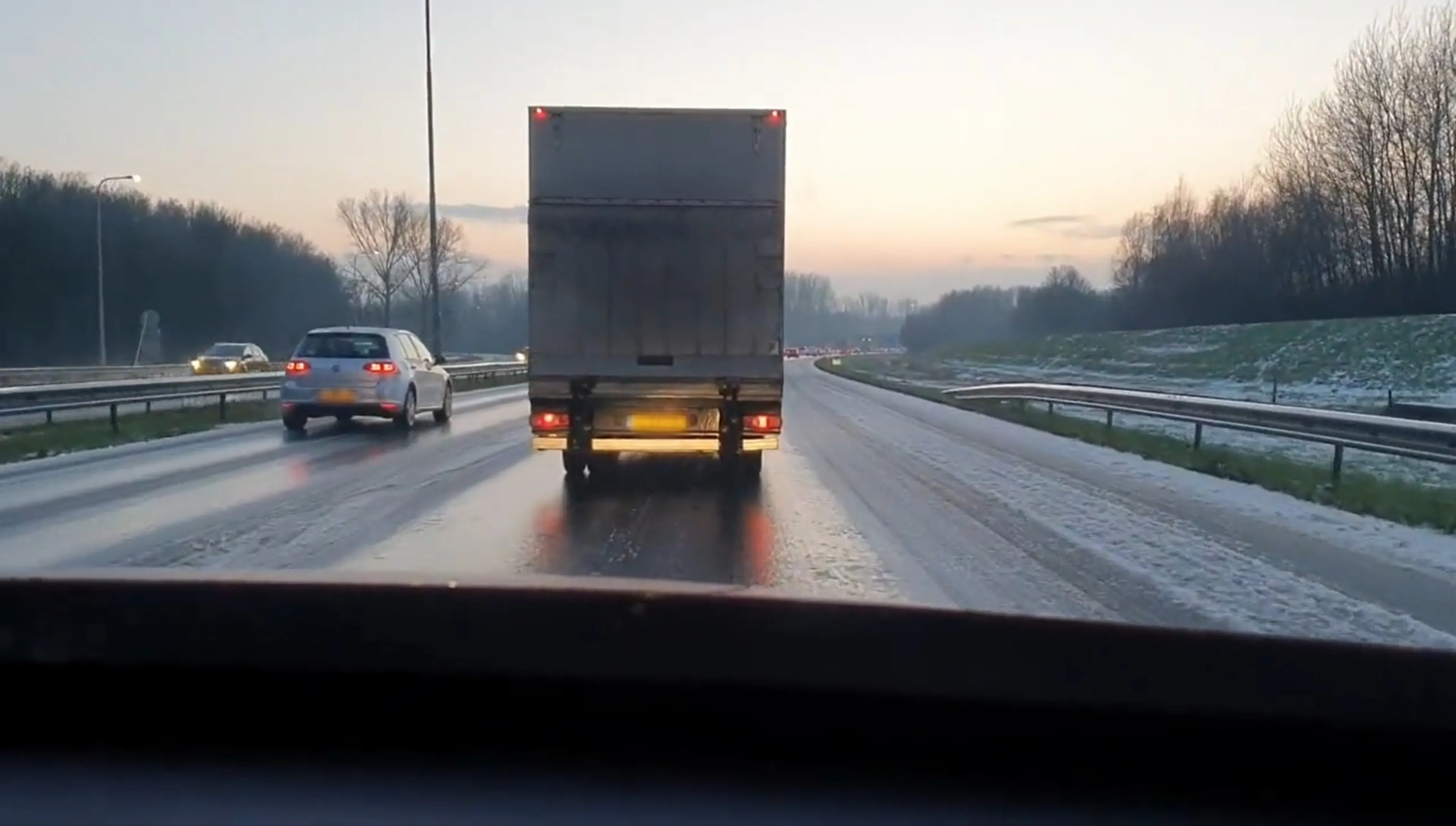 Pas op voor gladheid op de weg, code oranje in het zuiden