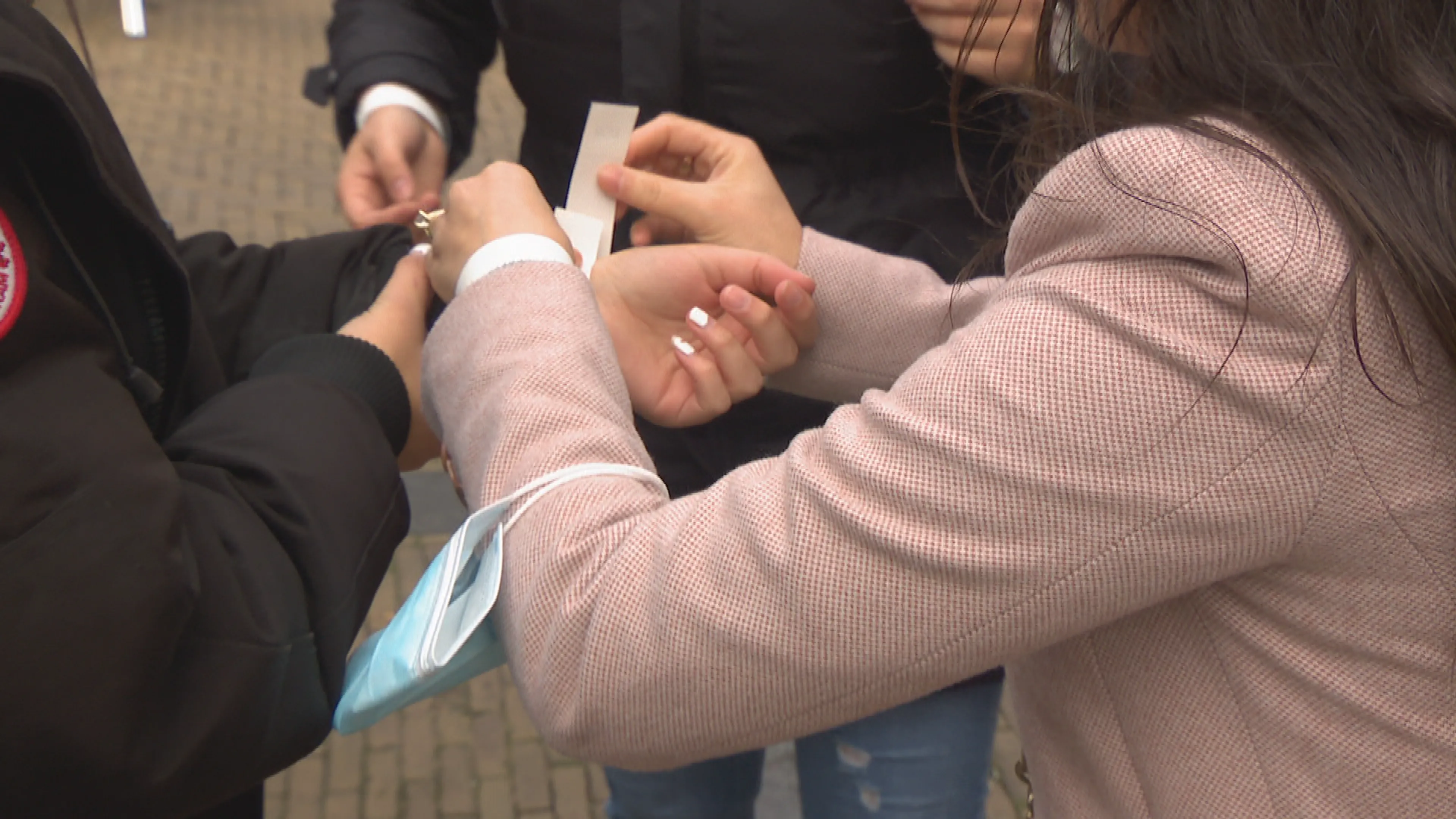 Met één polsbandje naar de sportclub, horeca én de kermis: in Gorinchem kan het