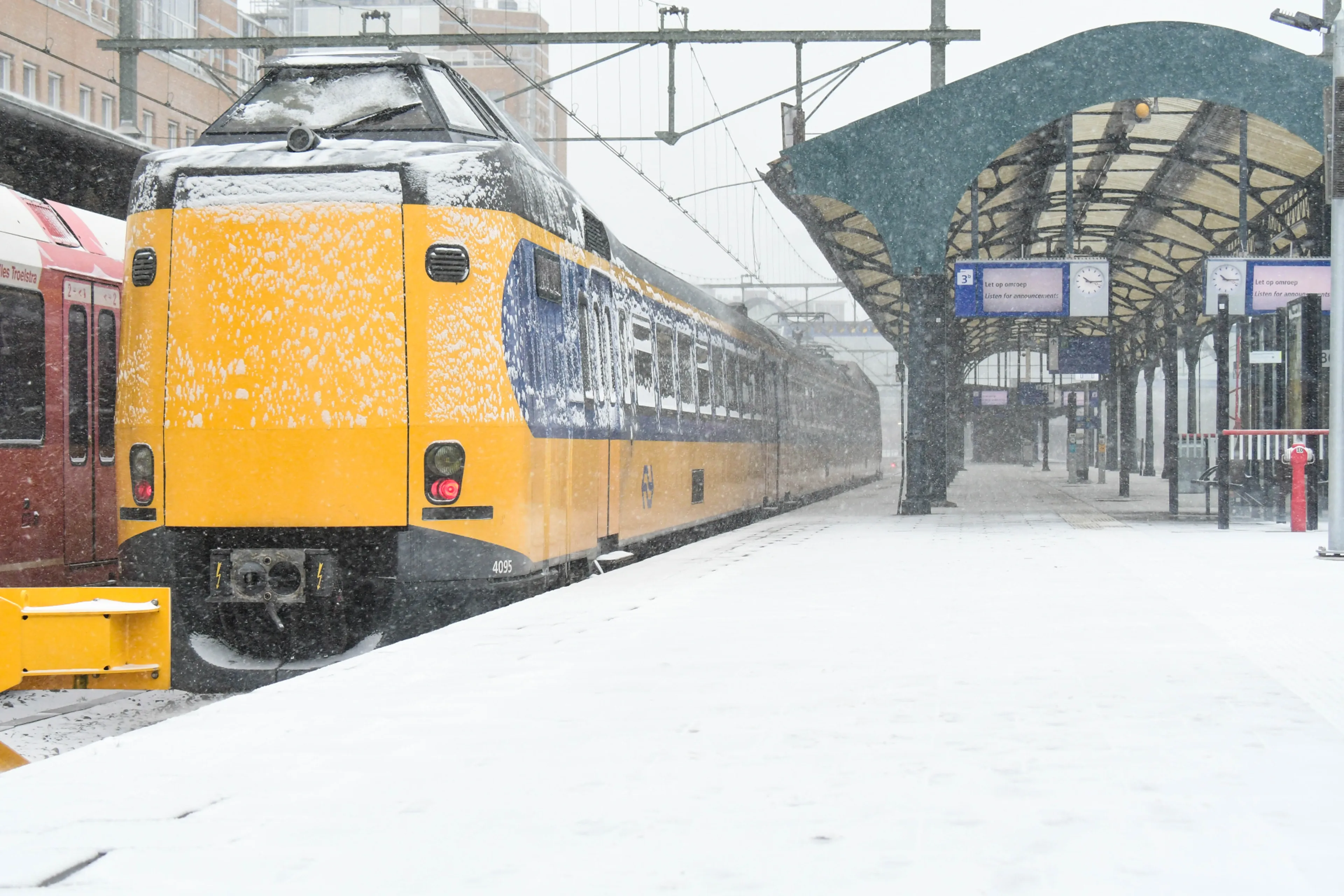 NS-treinverkeer ligt plat door winterweer en IT-storing