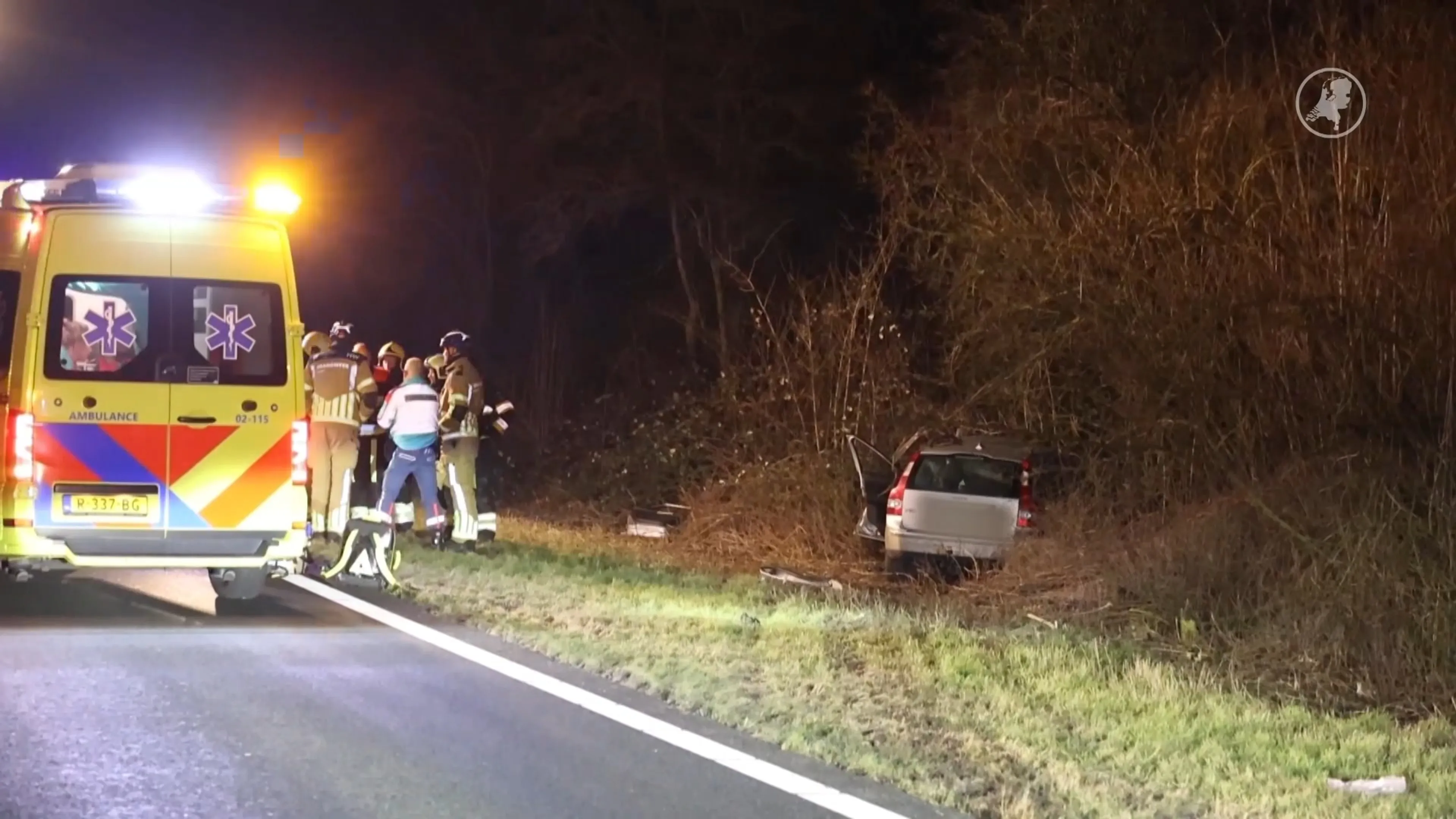 A32 dicht na zware aanrijding tussen auto en vrachtwagen