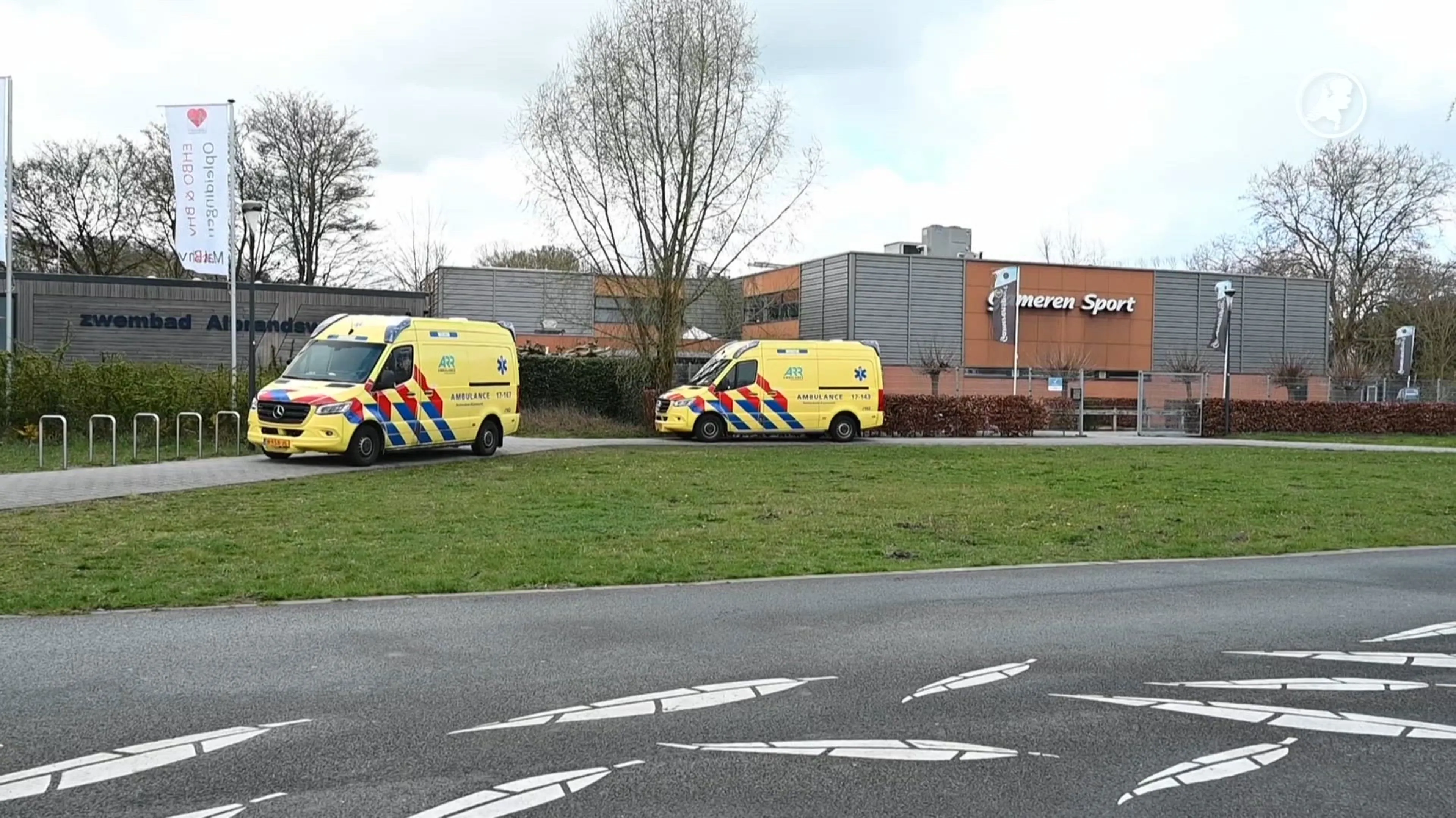 Reanimatie bij zwembad in Poortugaal, veel hulpdiensten ter plaatse