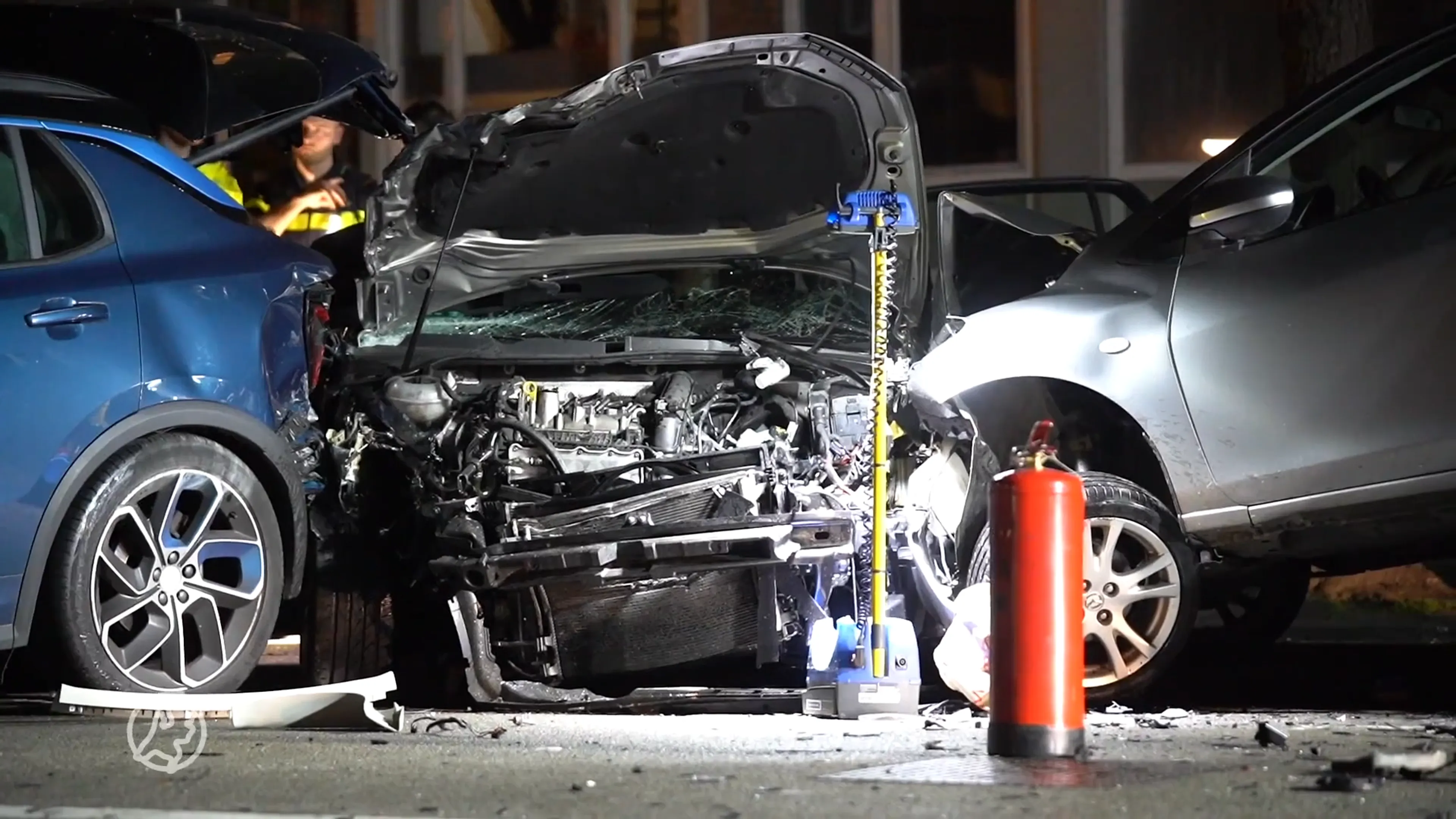 Totale ravage en meerdere gewonden bij heftige crash met vier auto's