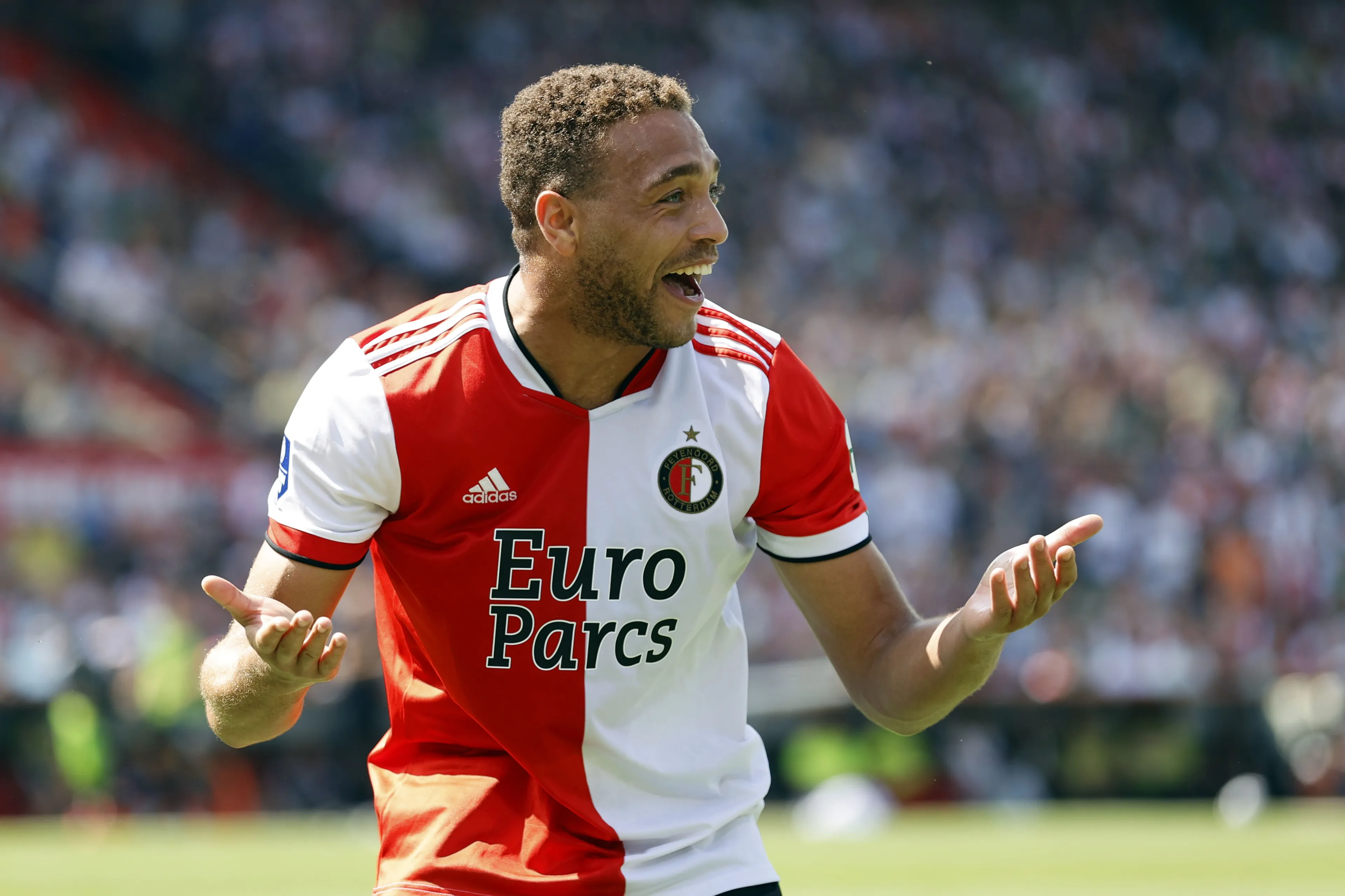 Superspits Dessers vertrekt bij Feyenoord: 'Hij heeft de harten van het publiek gestolen'