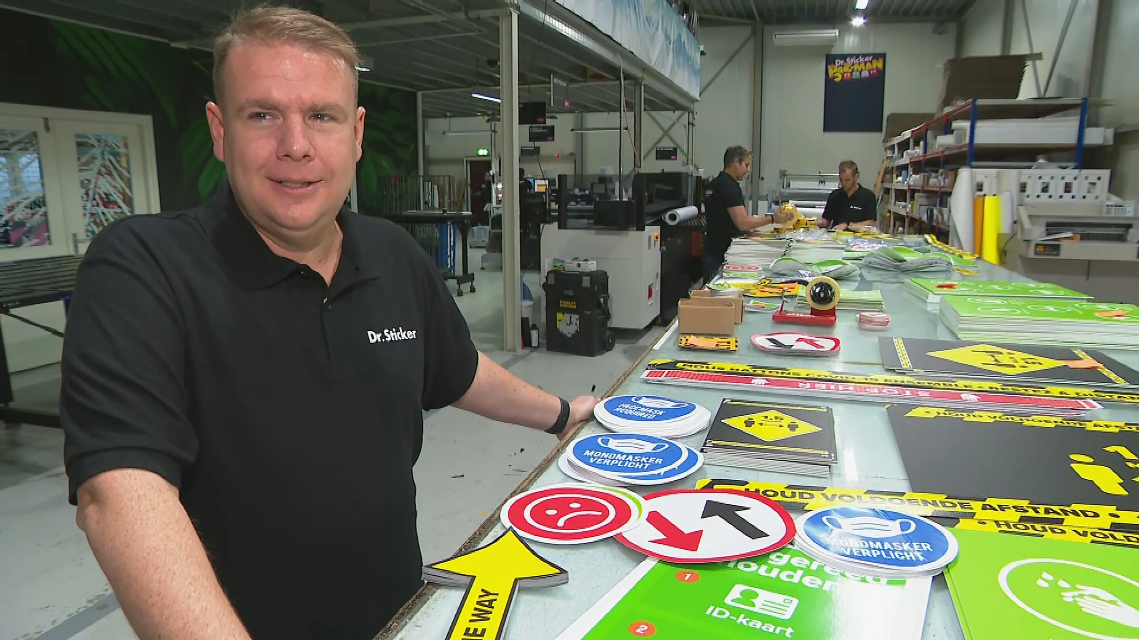 'Plakdag' voor ondernemers, stickerfabriek draait op volle toeren