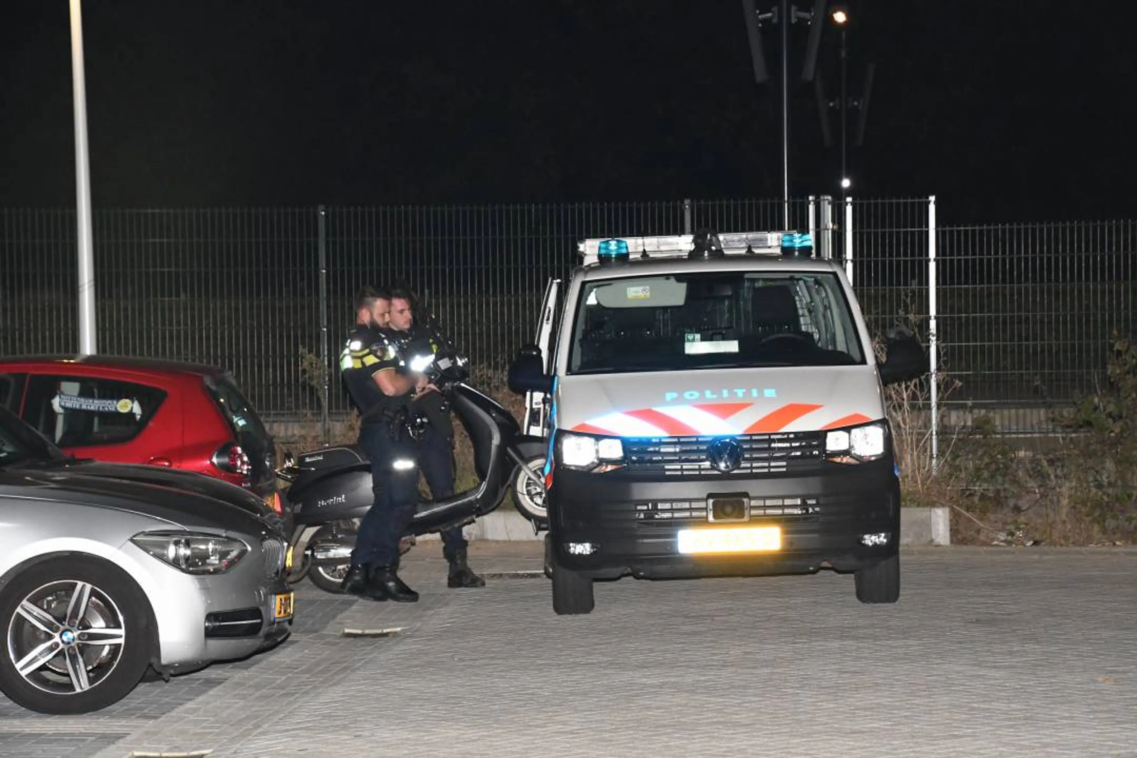 Gewapend duo steelt pakketjes uit bestelbus in Vlissingen