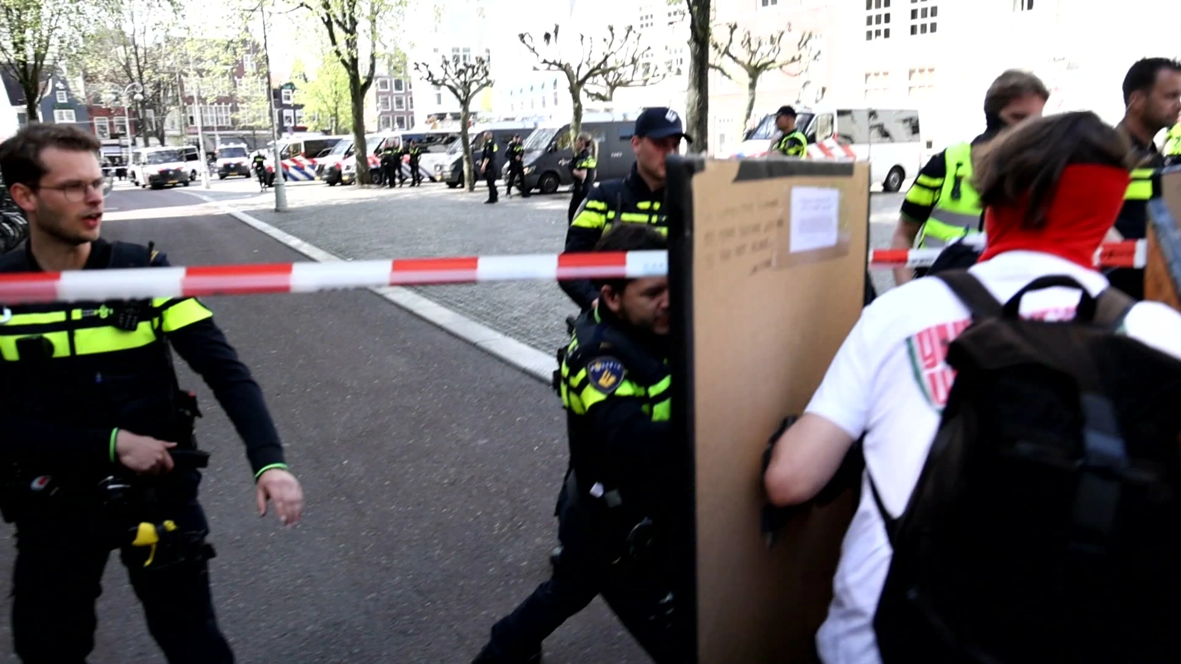Maagdenhuis in Amsterdam bezet door pro-Palestijnse activisten