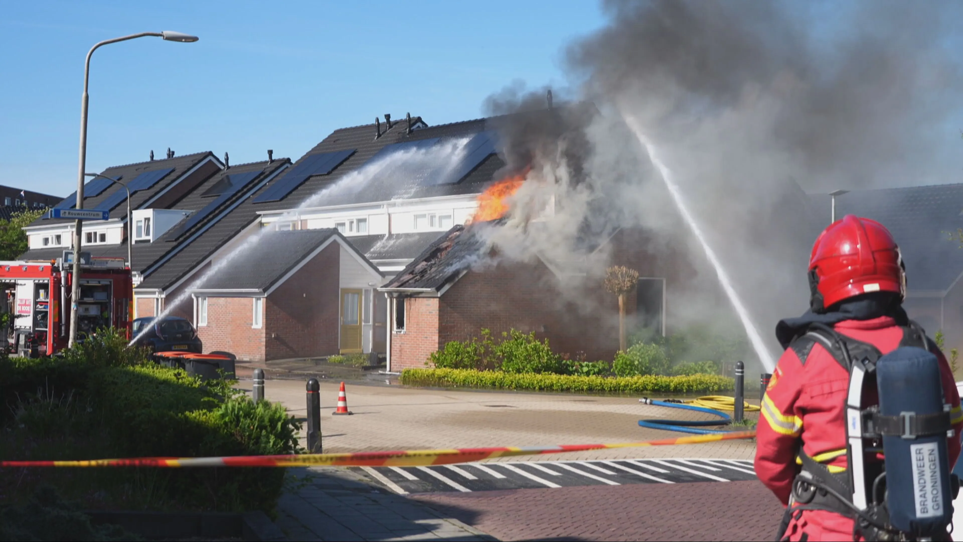 Grote gasbrand in Scheemda: huizen ontruimd en NL-Alert verstuurd