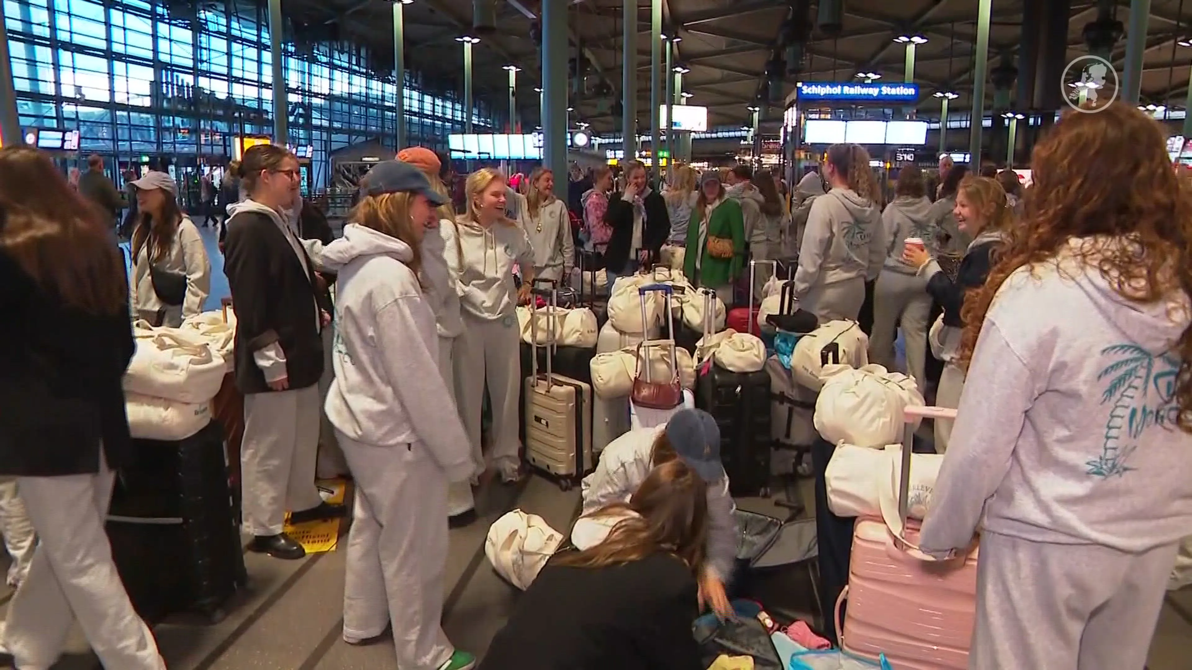 Topdrukte op Schiphol door start paasweekend
