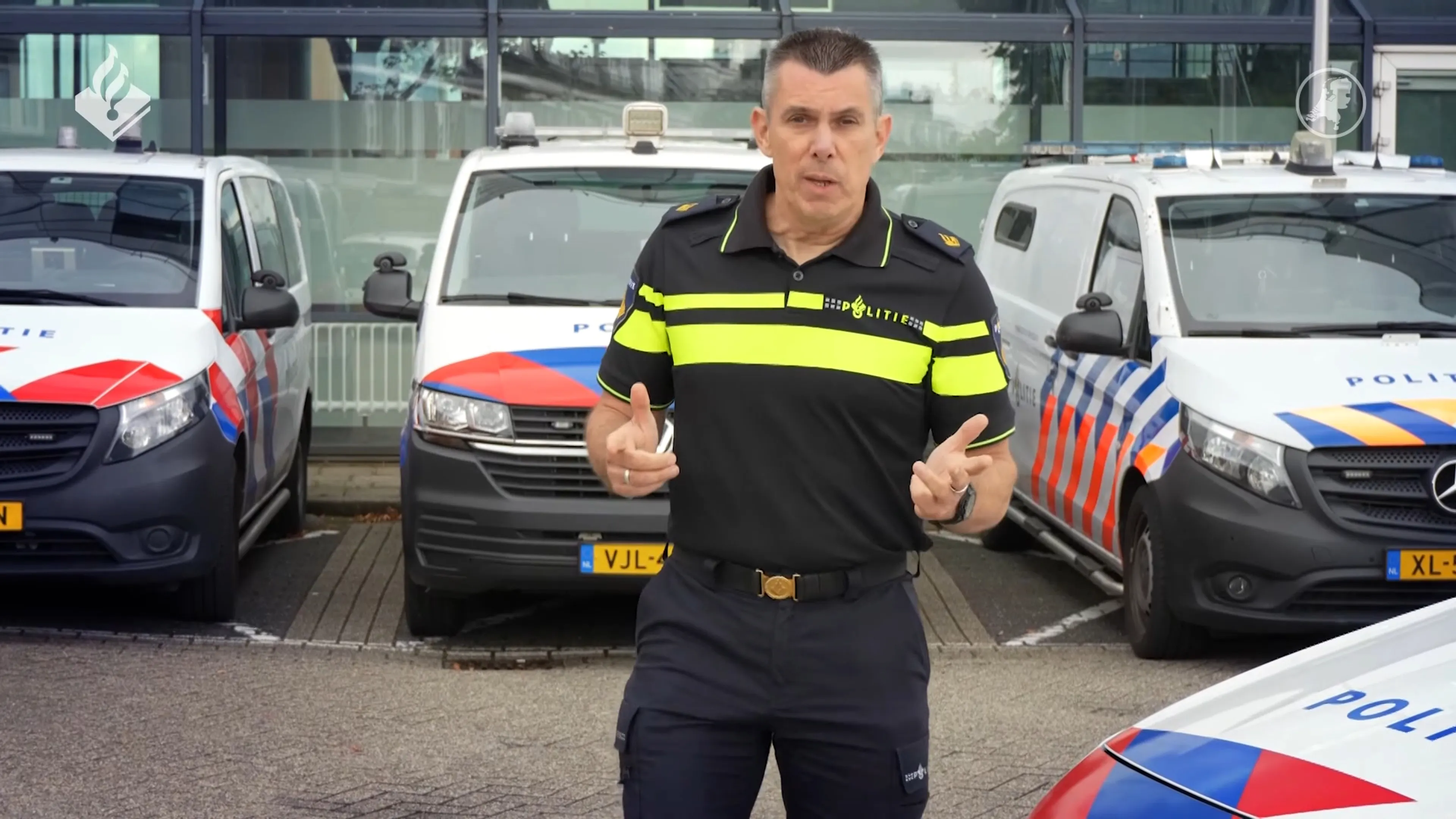 Twee verdachten van rellen PSV-feest worden nog gezocht, politie deelt beelden