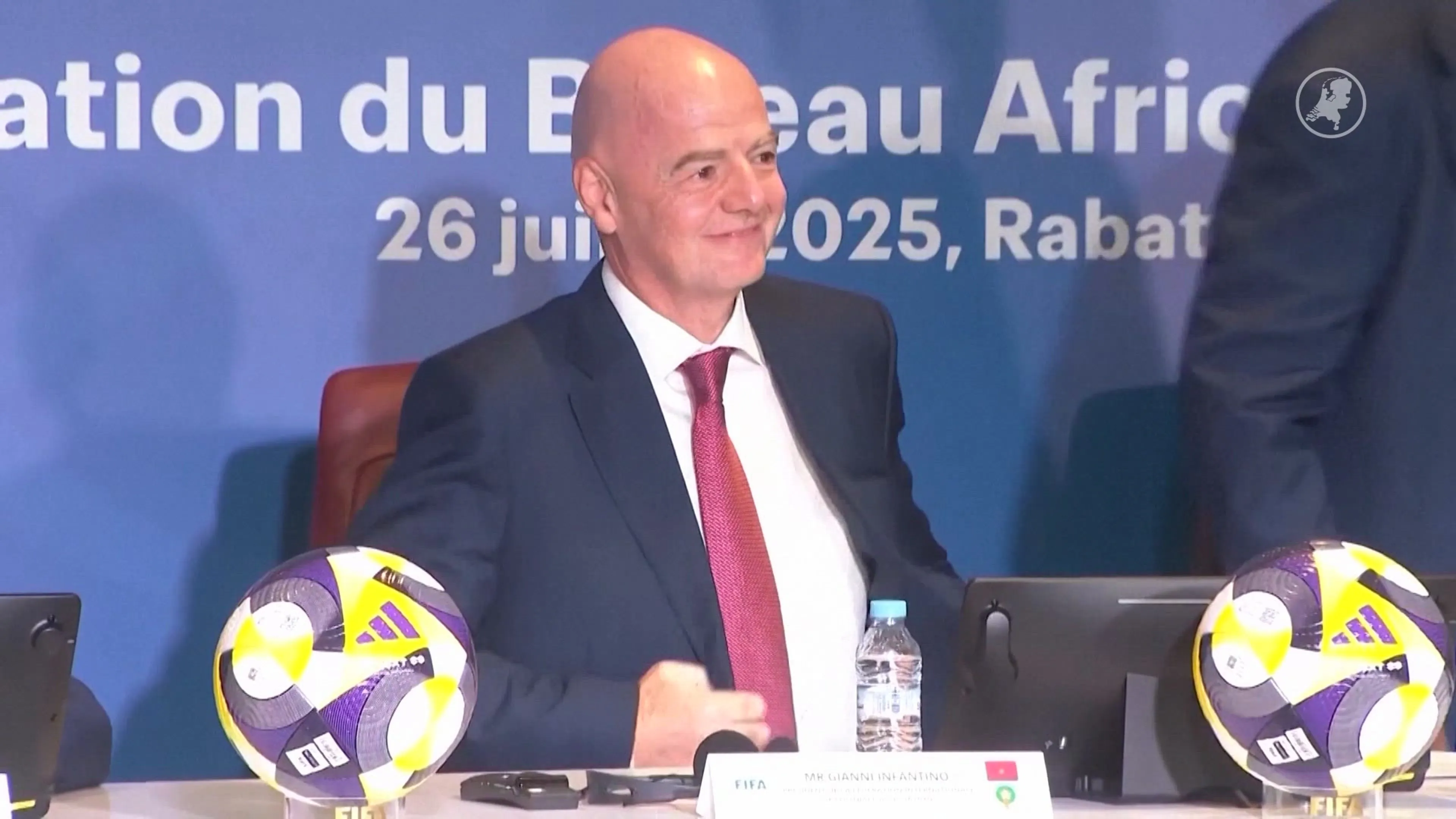 Infantino blijft aan als FIFA-voorzitter na overleg in Marokko