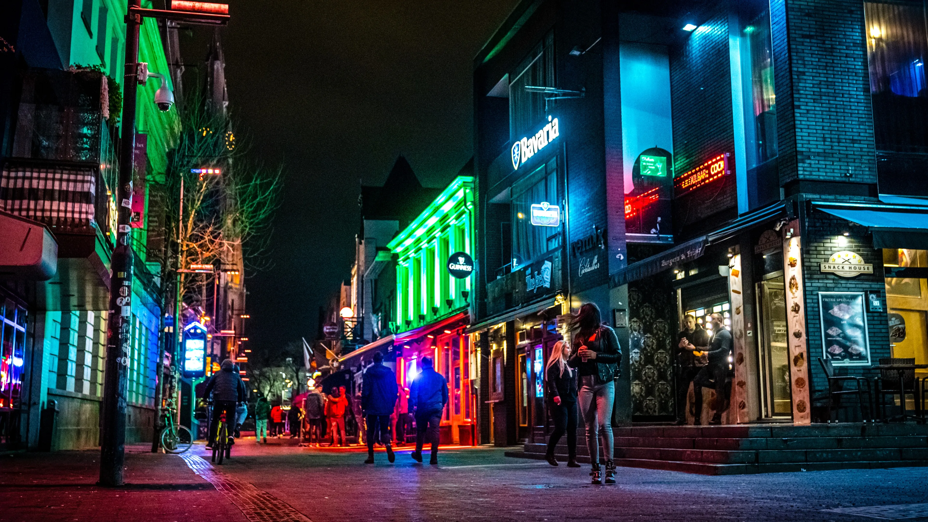 Man met steekwonden gevonden op Stratumseind, groep vlucht weg