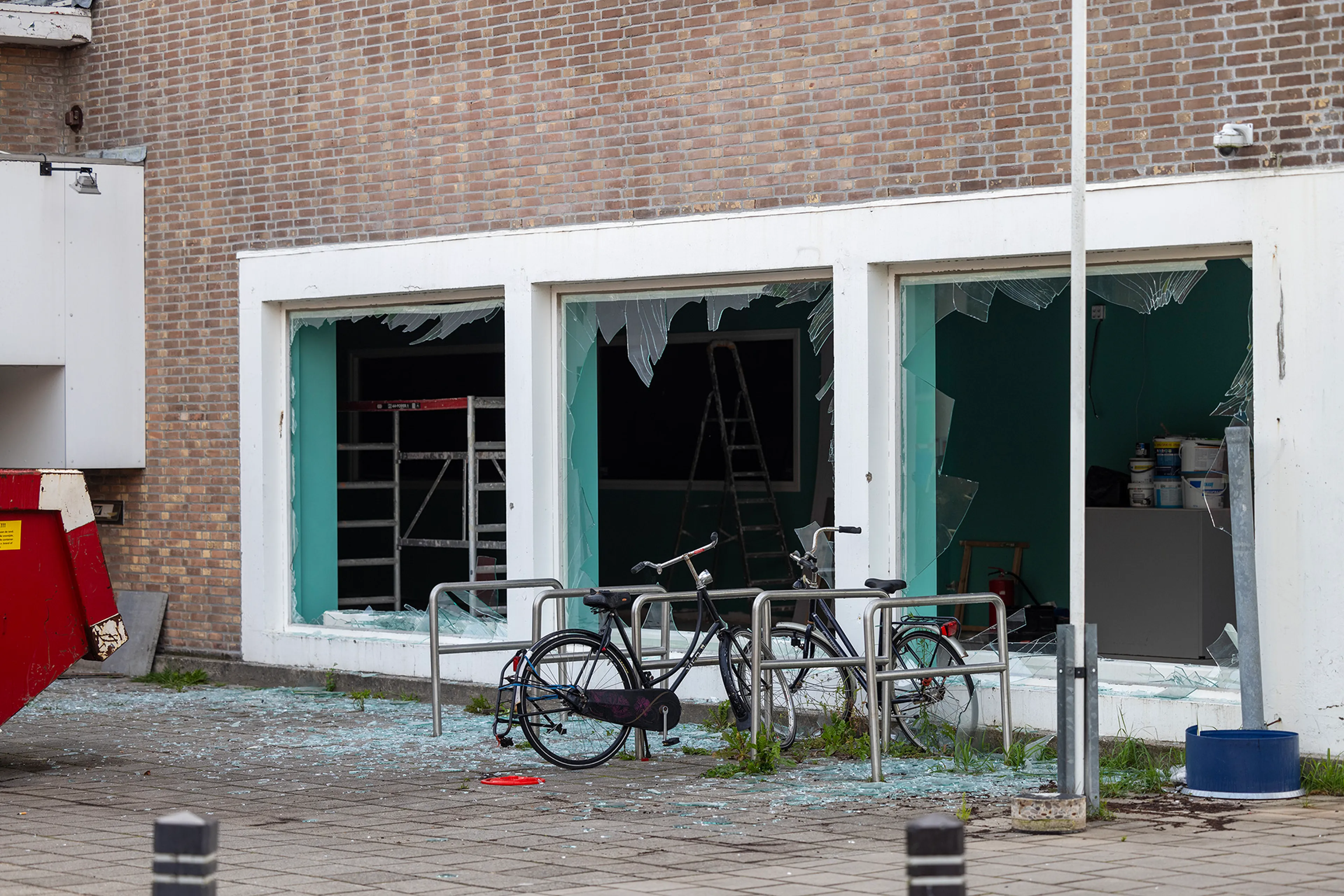 Explosie laat niets heel van ramen en deuren bekende sportschool in Amsterdam