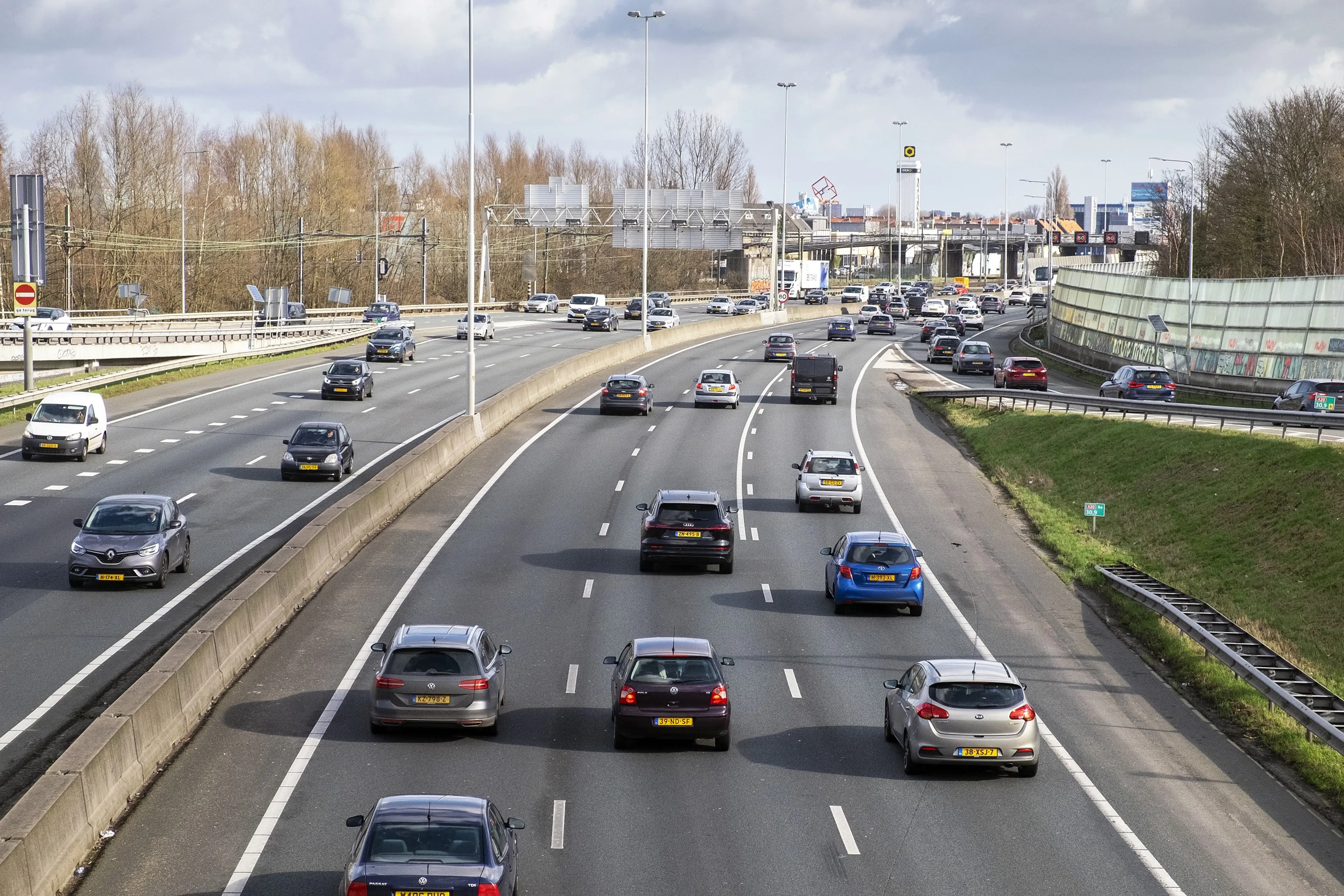 Dit doen Nederlanders massaal om brandstof te besparen
