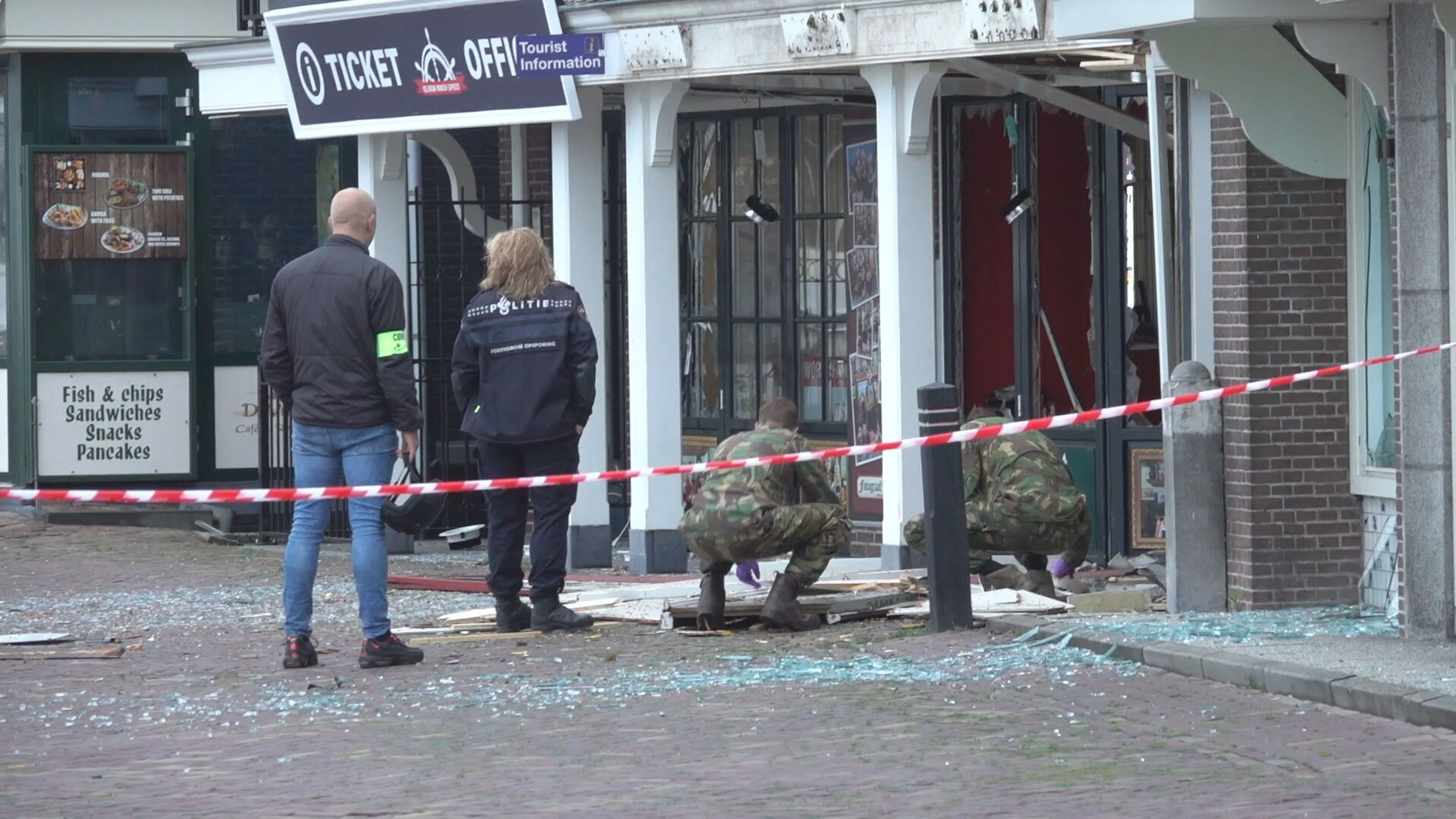 Volendam opgeschrikt door plofkraak in fotowinkel