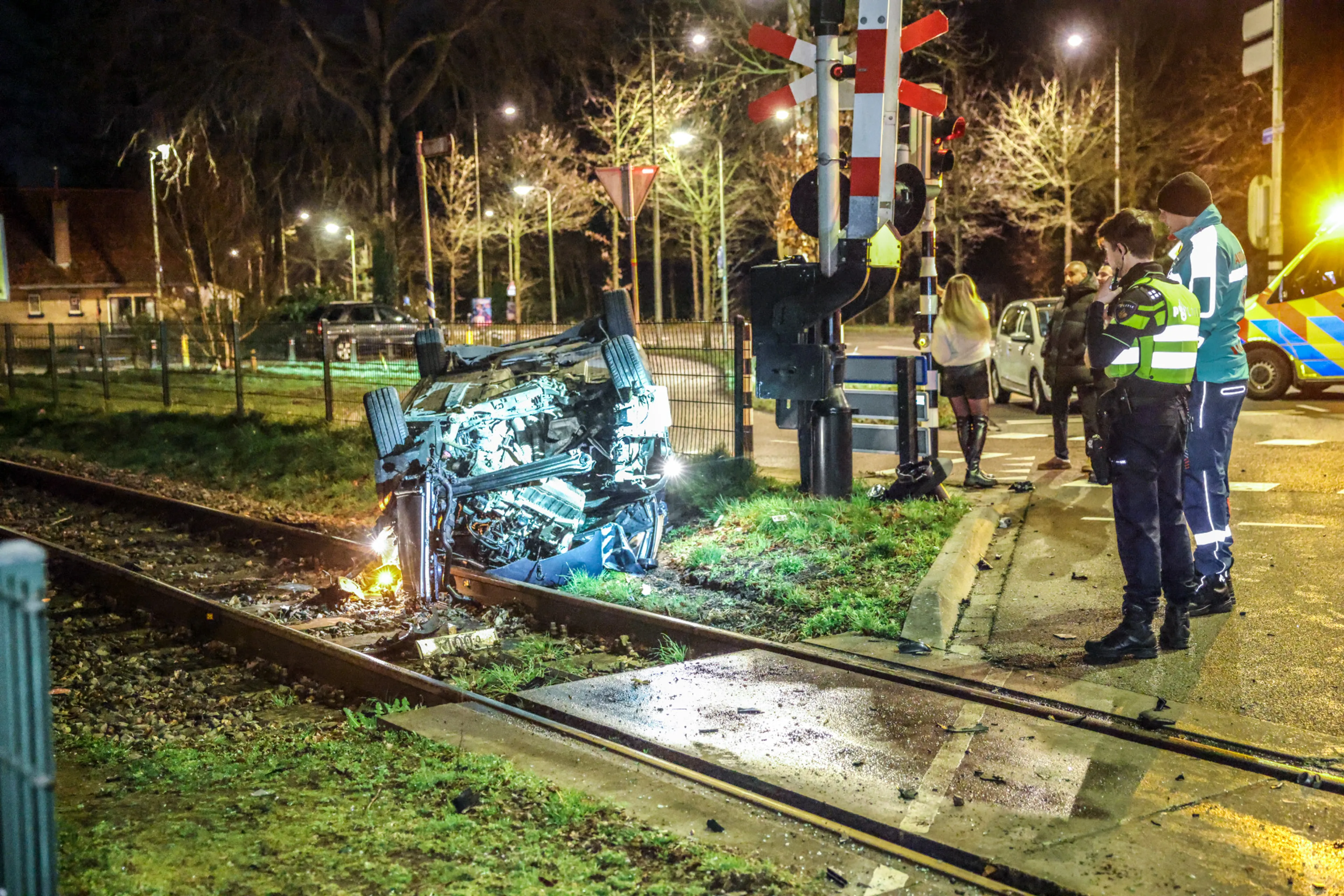 Zware klap in Amersfoort: auto op spoor, politie zoekt bestuurder
