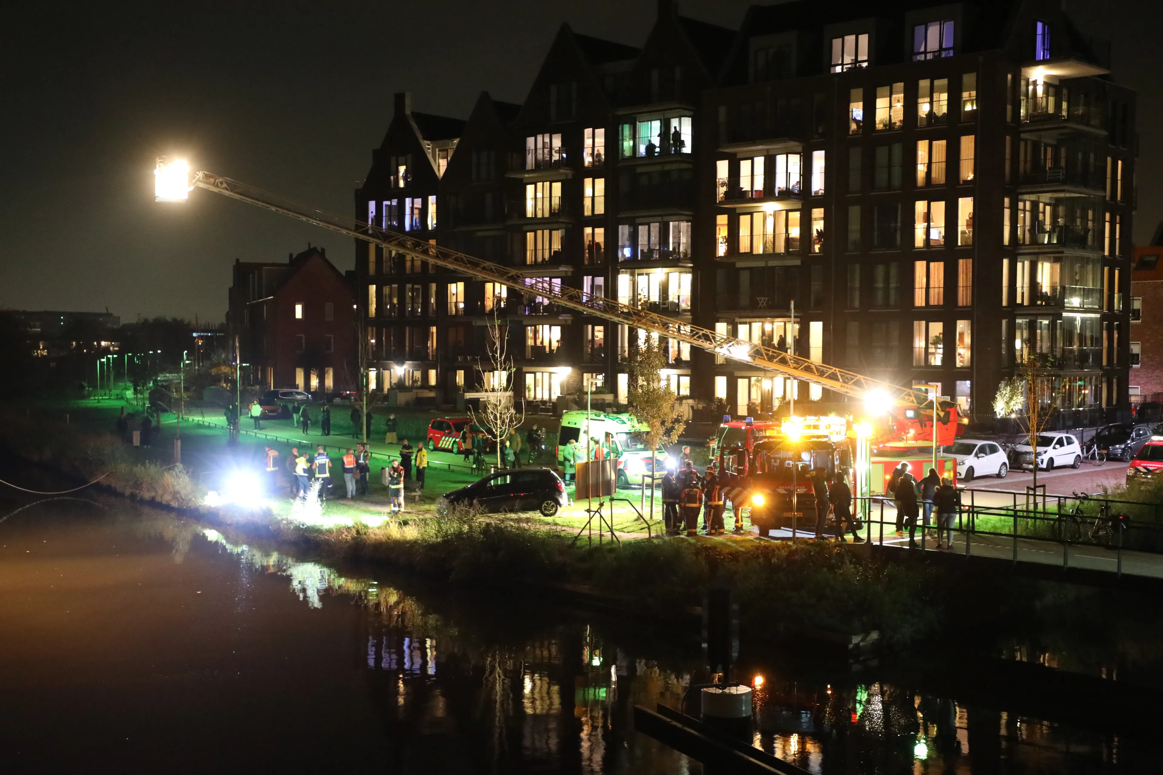 Zeven personen te water door aanvaring bij Valkenburg, één slachtoffer gereanimeerd