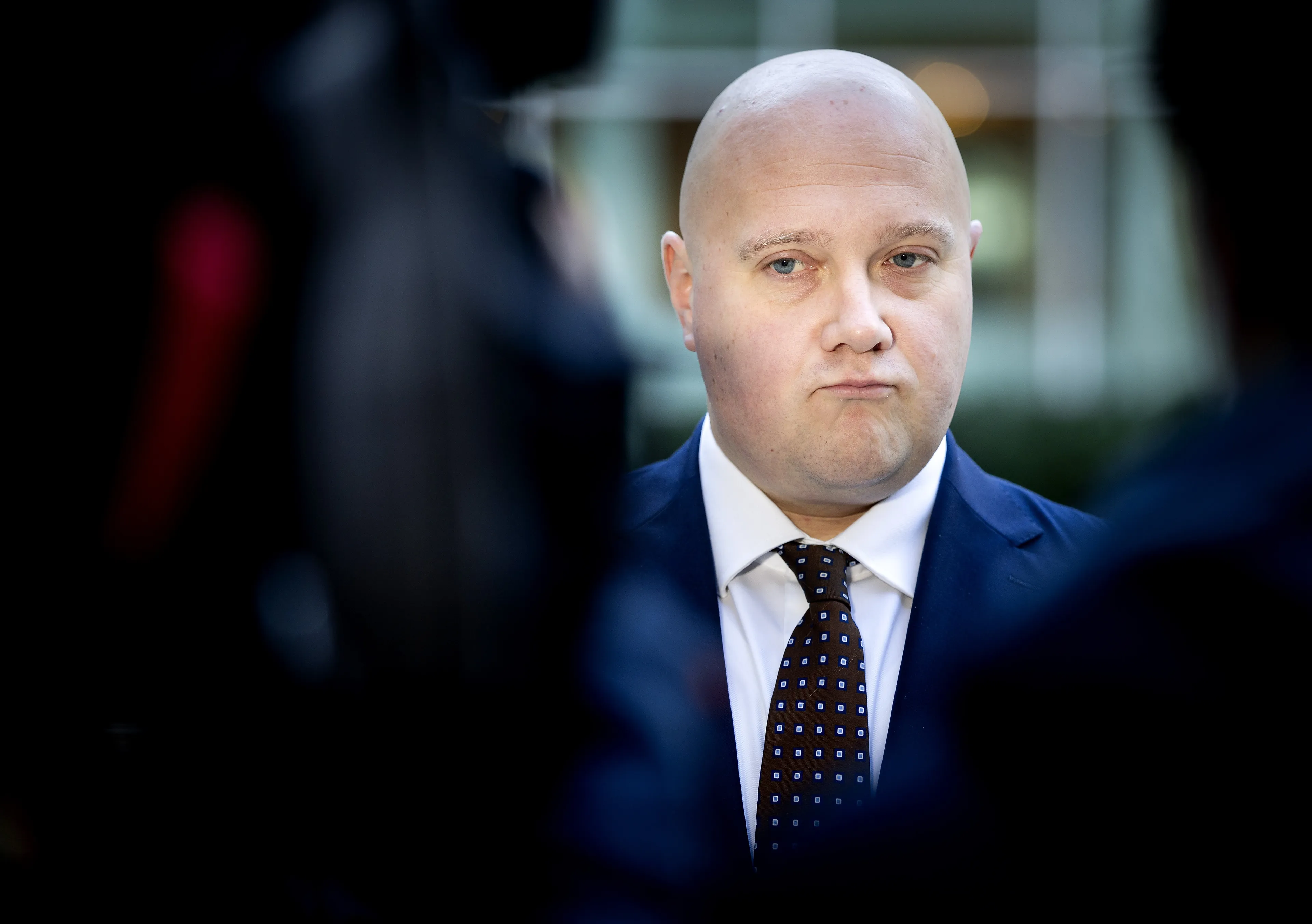 Rapport over moslimjongeren onder vuur door mogelijke belangenverstrengeling