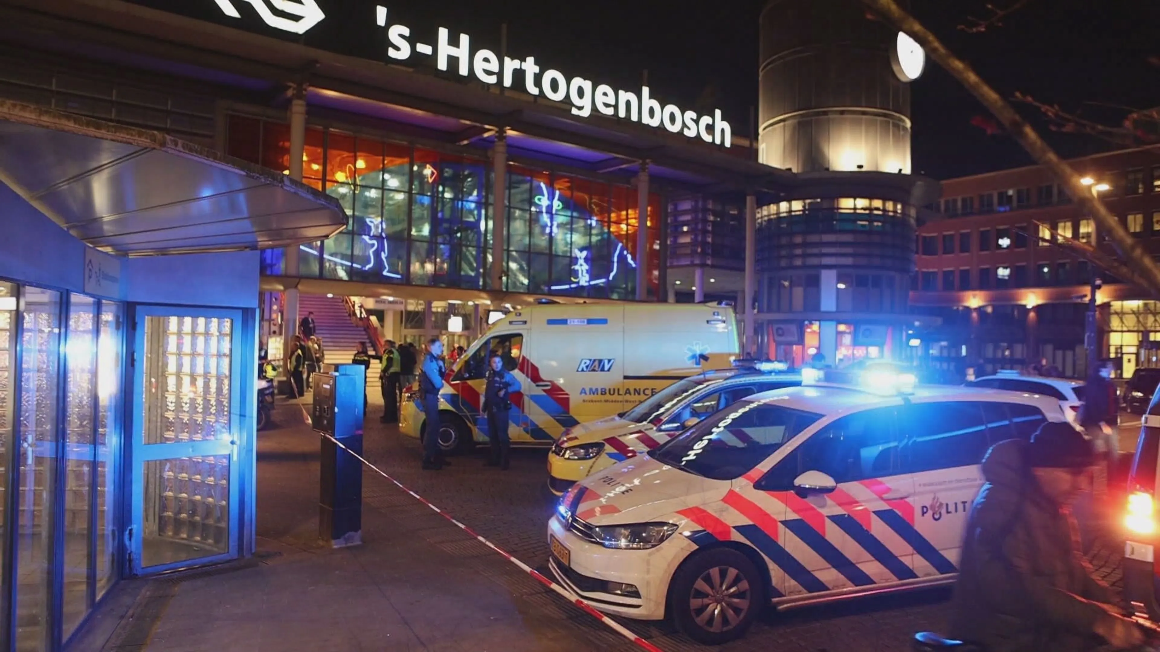 Steekpartij na ruzie tussen Ajax- en Feyenoordfans in Den Bosch, vier gewonden