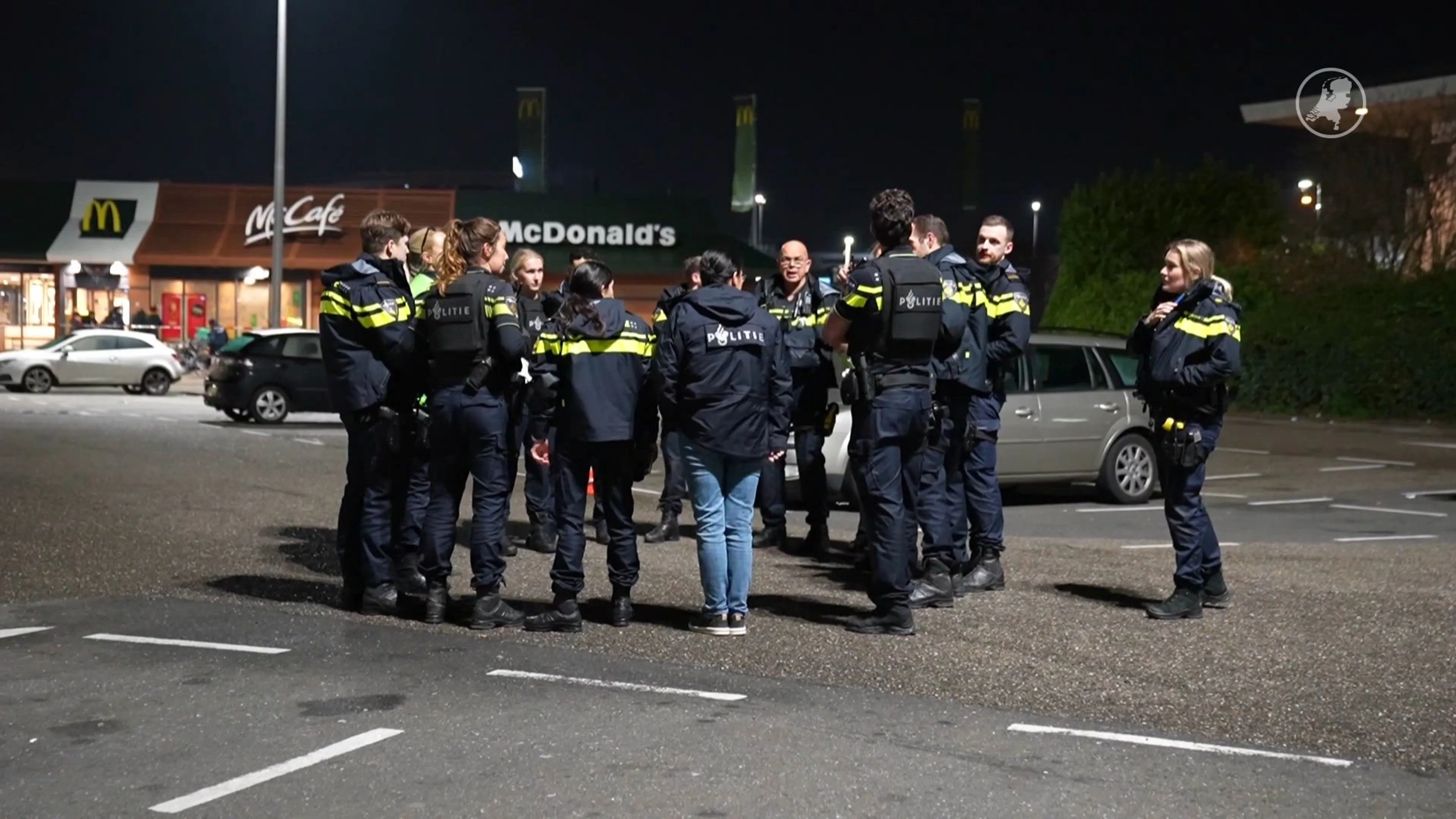 Auto beschoten op parkeerterrein McDonald's Barendrecht
