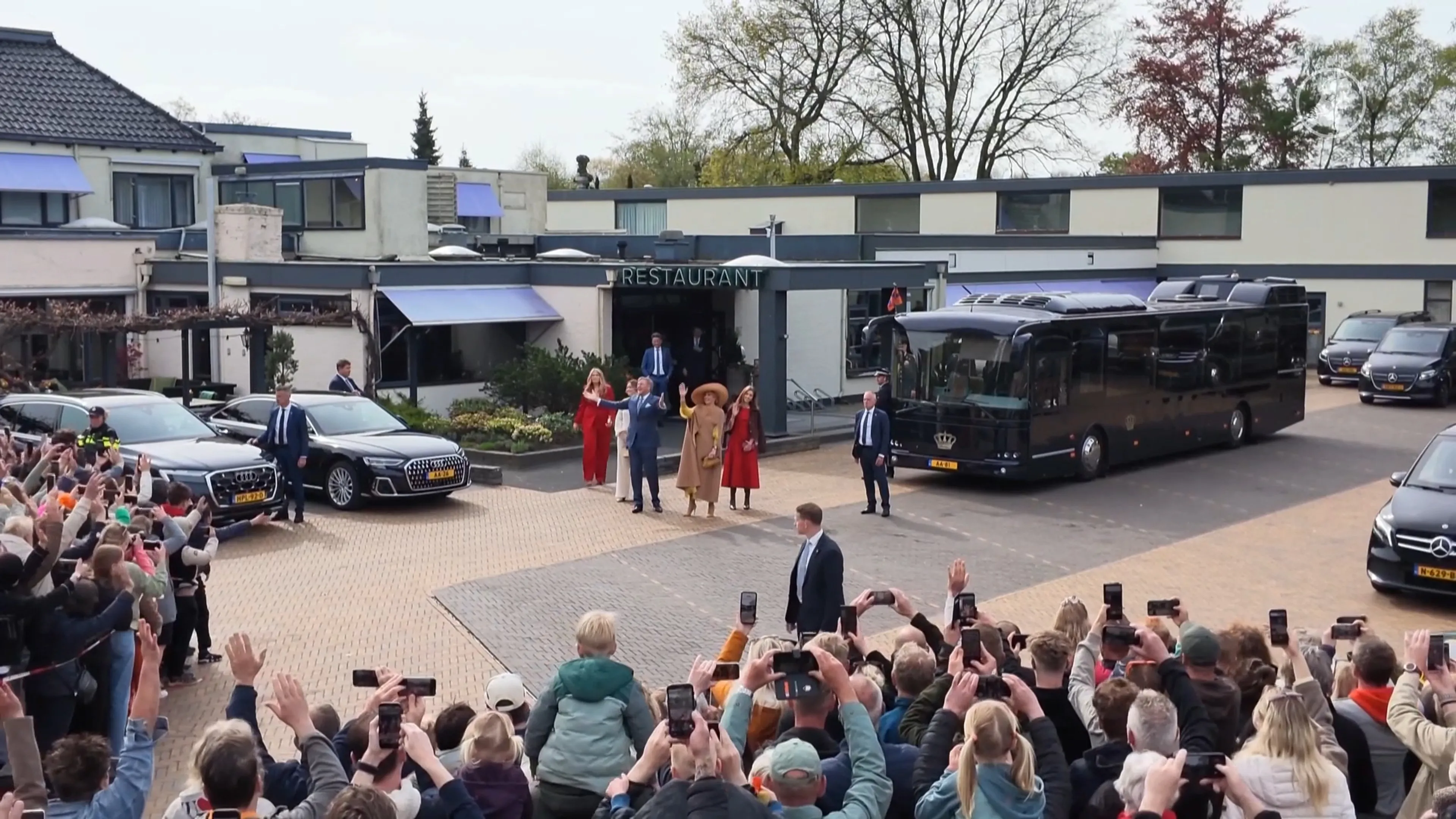 Gezin koninklijke familie vertrokken vanuit hotel