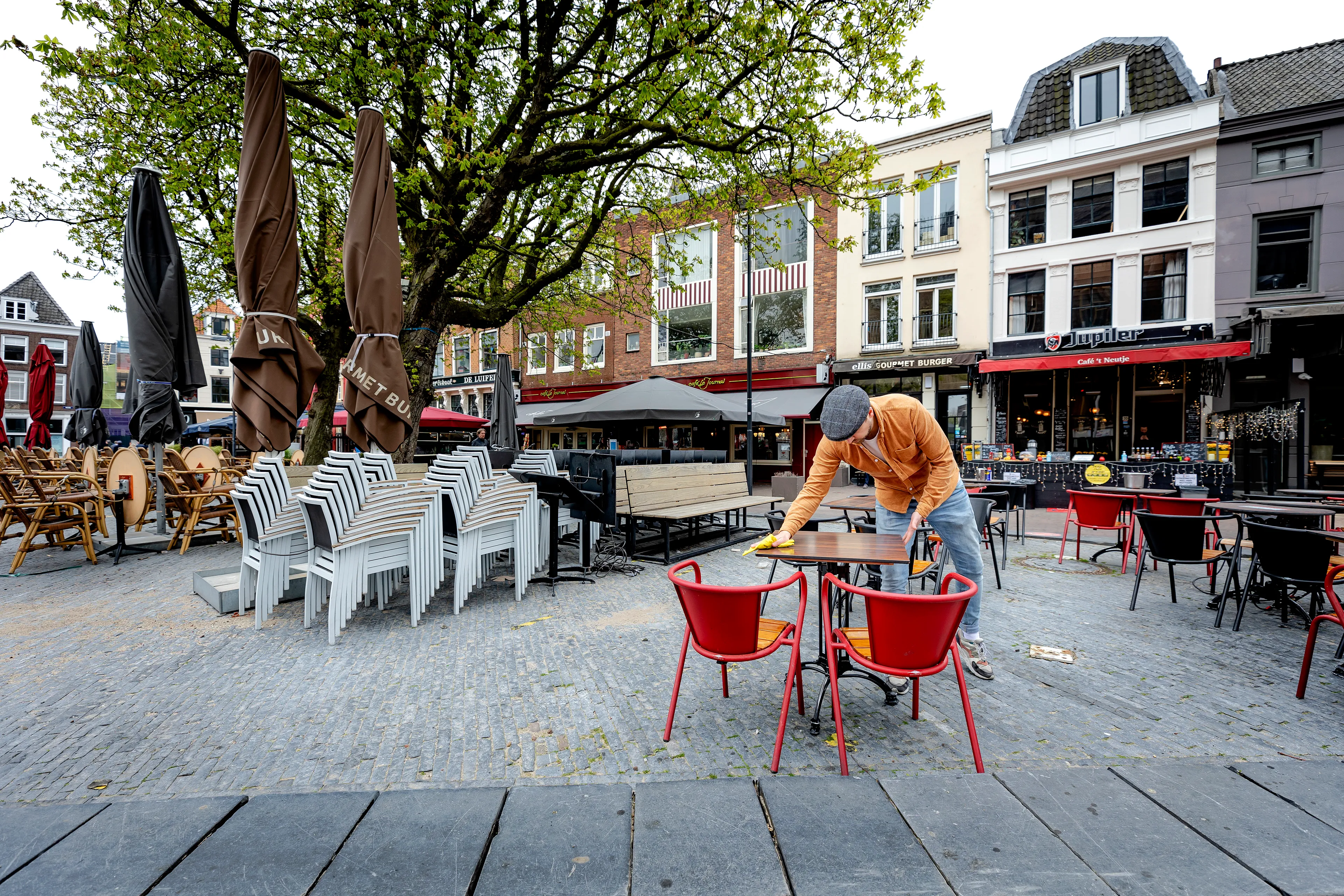 LIVEBLOG | Weinig steun voor PvdA om te wachten met versoepeling coronaregels