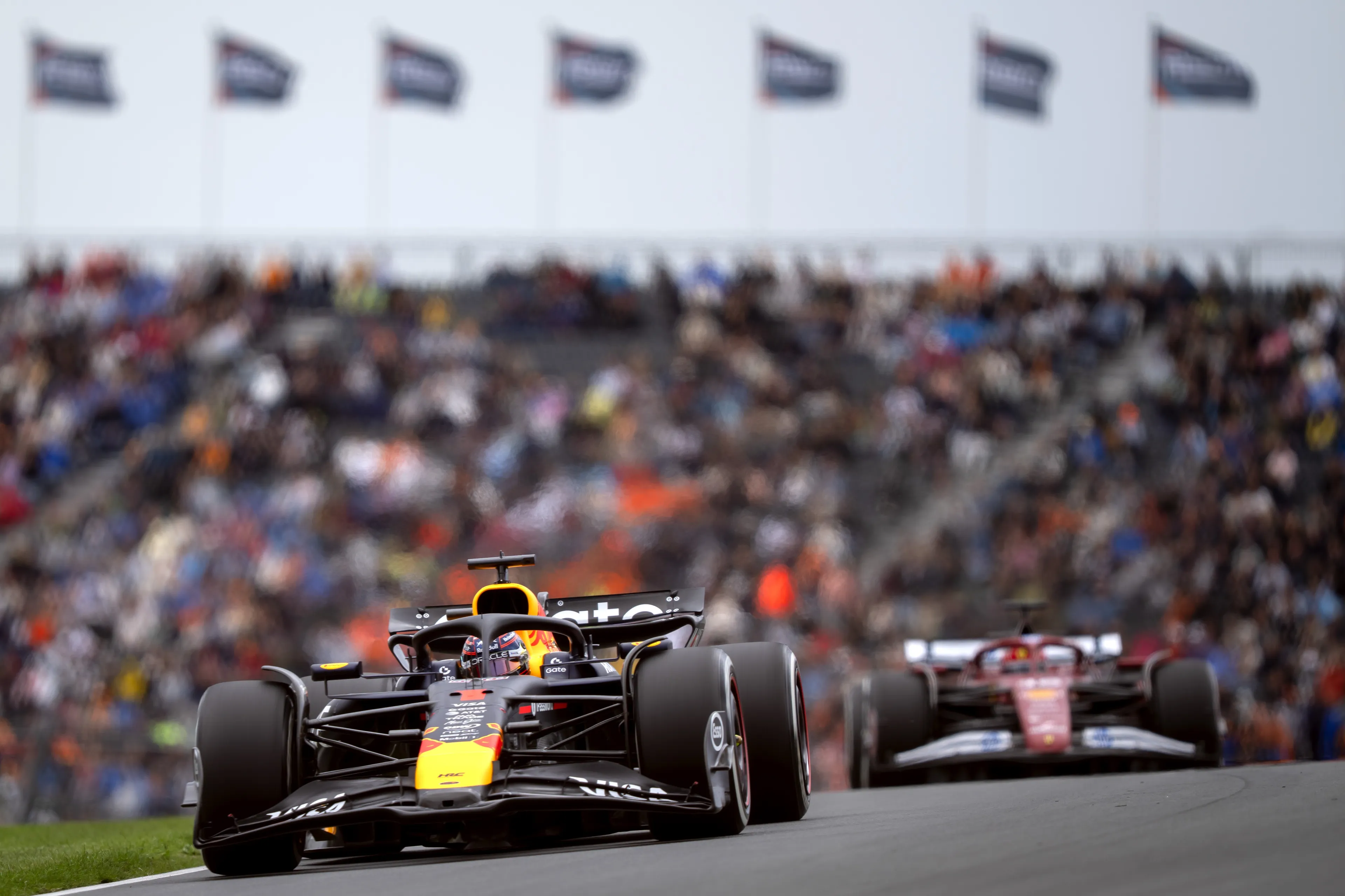 Max Verstappen vijfde in chaotische training vol incidenten in Zandvoort