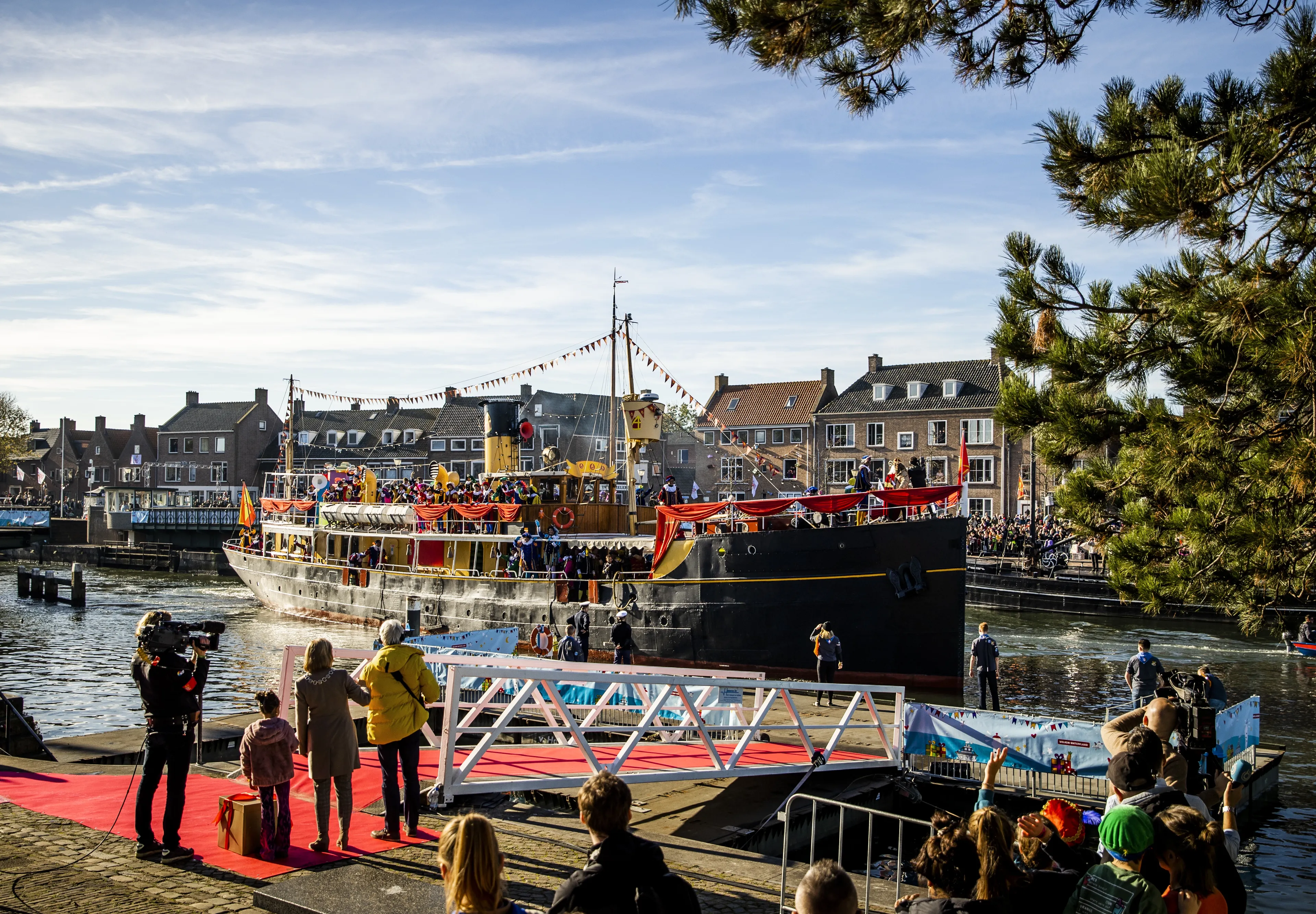 Pakjesboot komt niet meer terug: Sinterklaas vraagt publiek om nieuwe namen