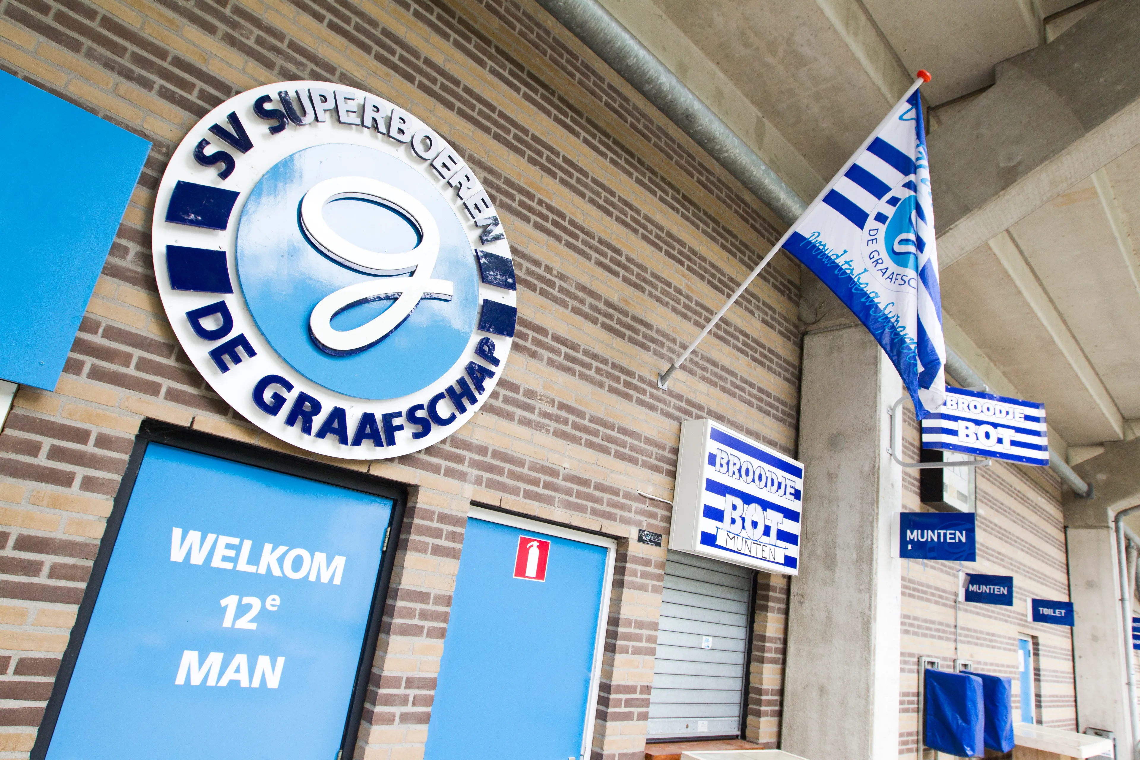 Alle betaald voetbalwedstrijden afgelast door storm Eunice