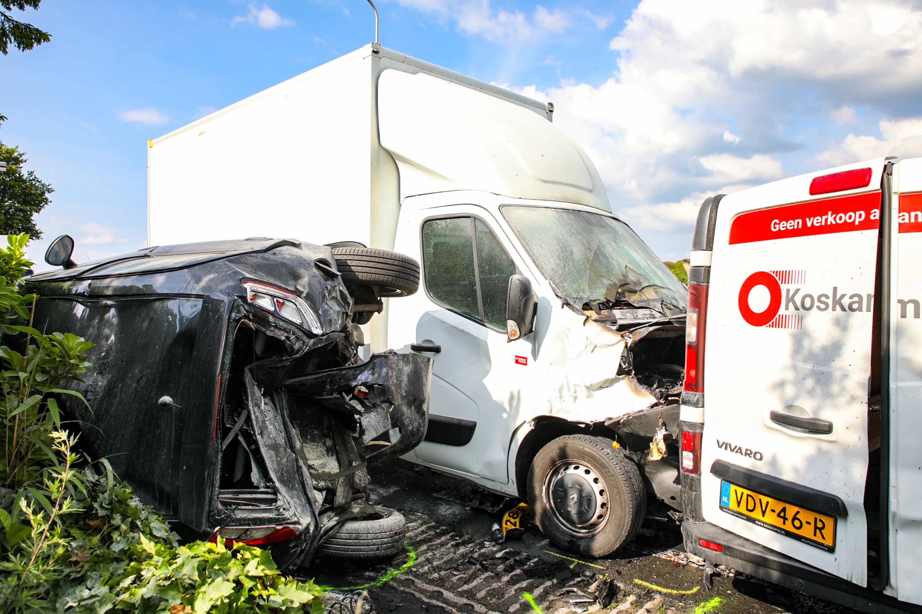 Meerdere gewonden bij ernstig ongeluk met drie auto's op N-weg in Gelderland