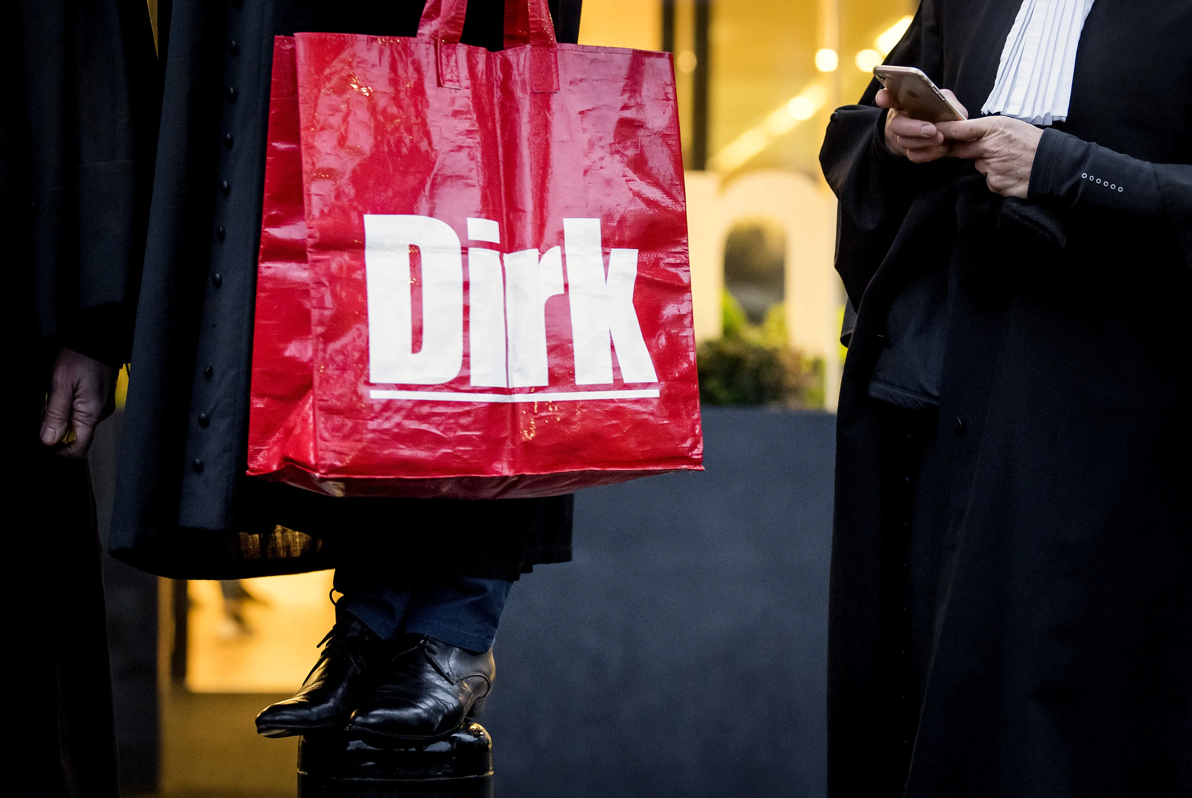 Dirk roept deze eierkoeken terug om mogelijke metalen deeltjes