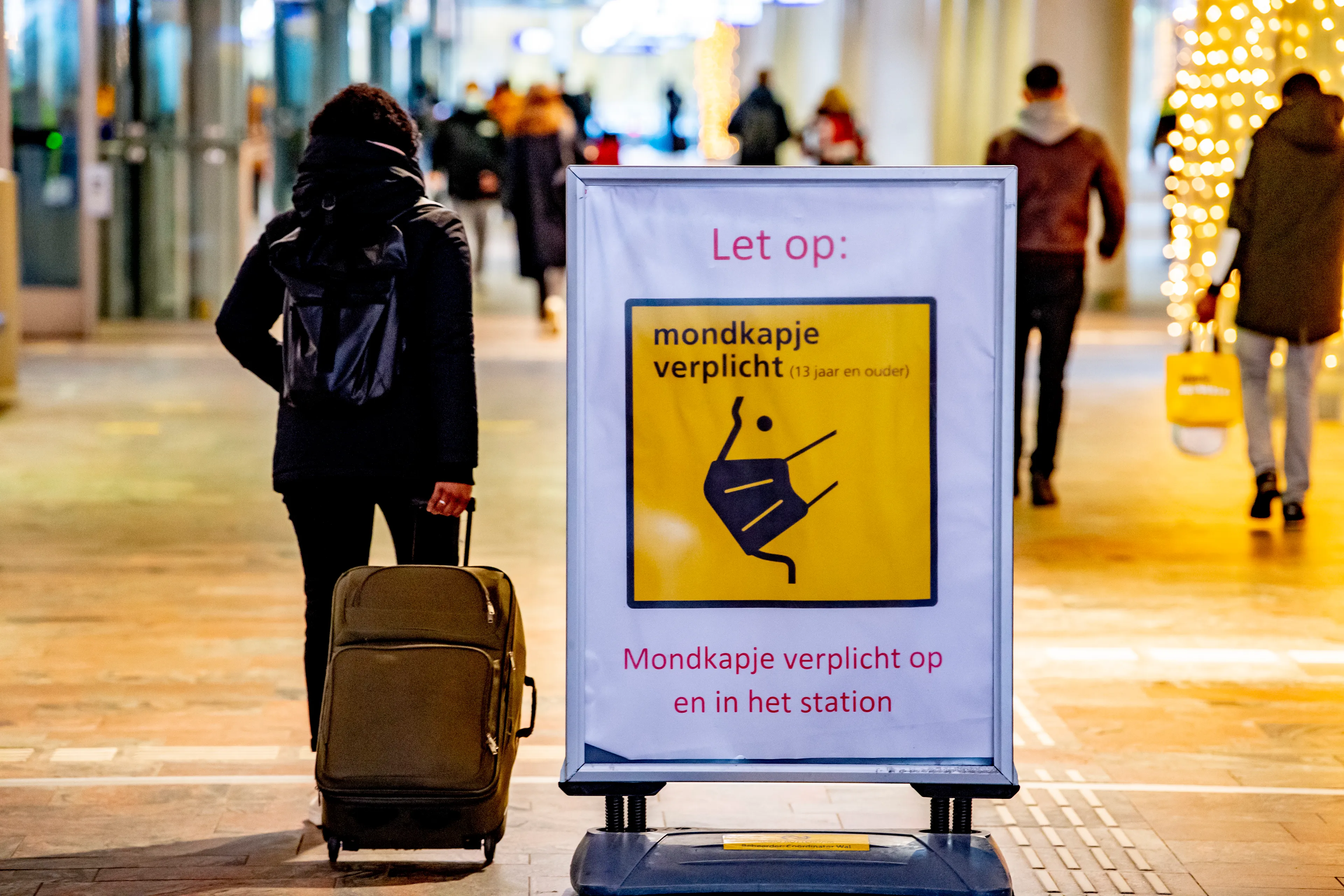 Coronastickers op treinstations worden verwijderd: 'Belangrijk moment voor de reizigers'