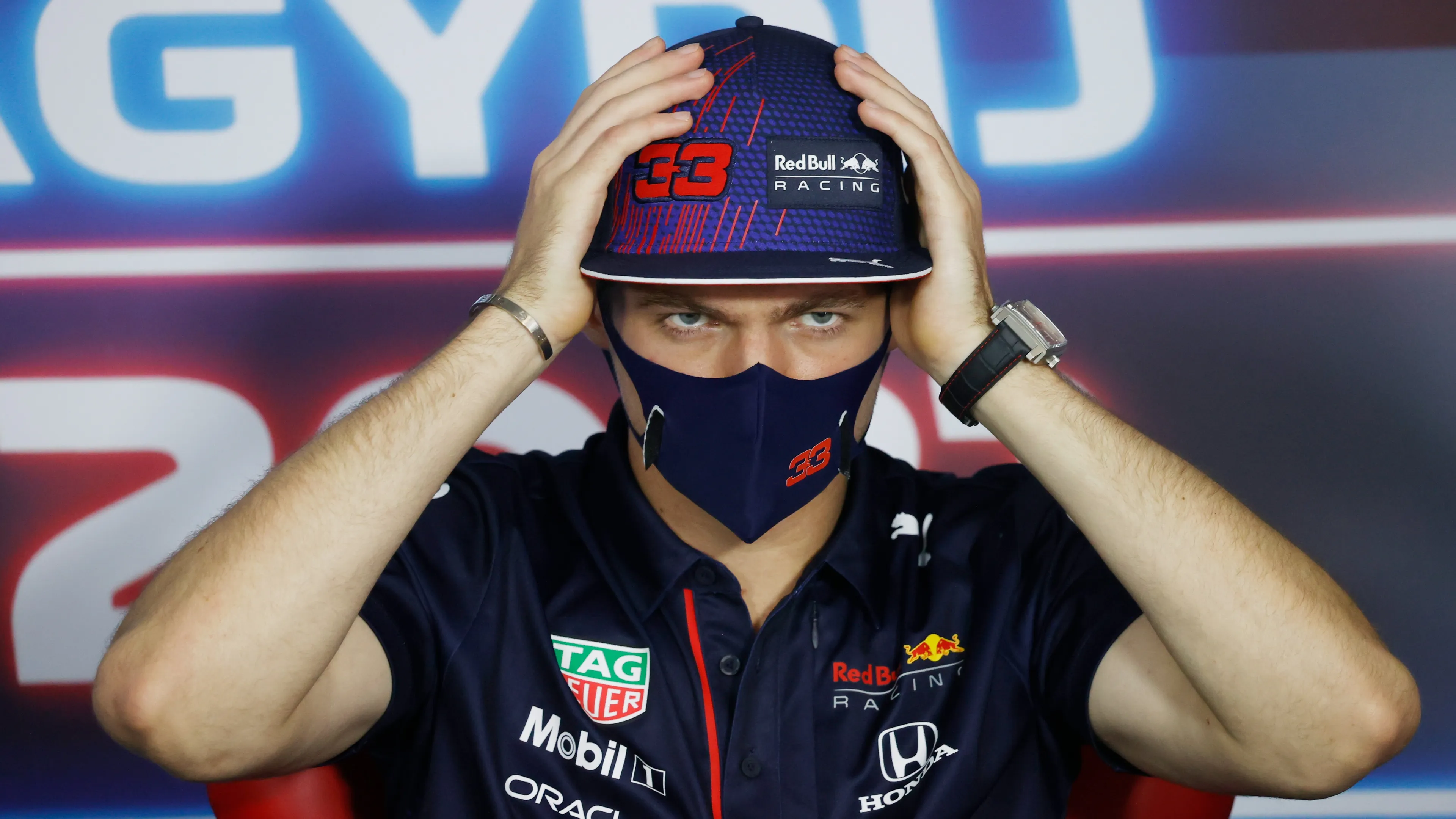 Verstappen is er helemaal klaar mee: 'Weer eraf gereden door een Mercedes'