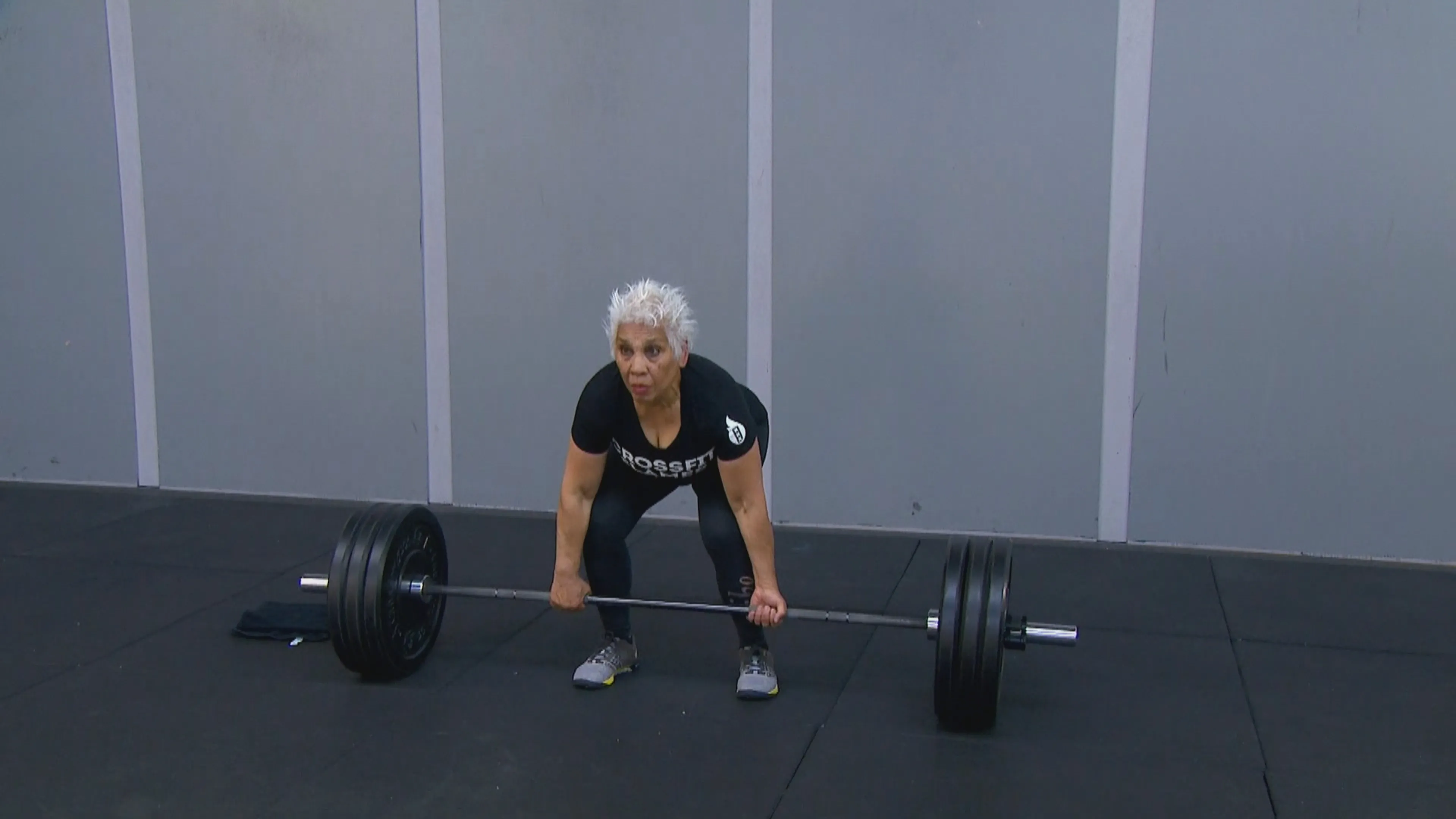 Powerlifter Ina (72) deelt verrassende tips om fit te blijven in coronatijd