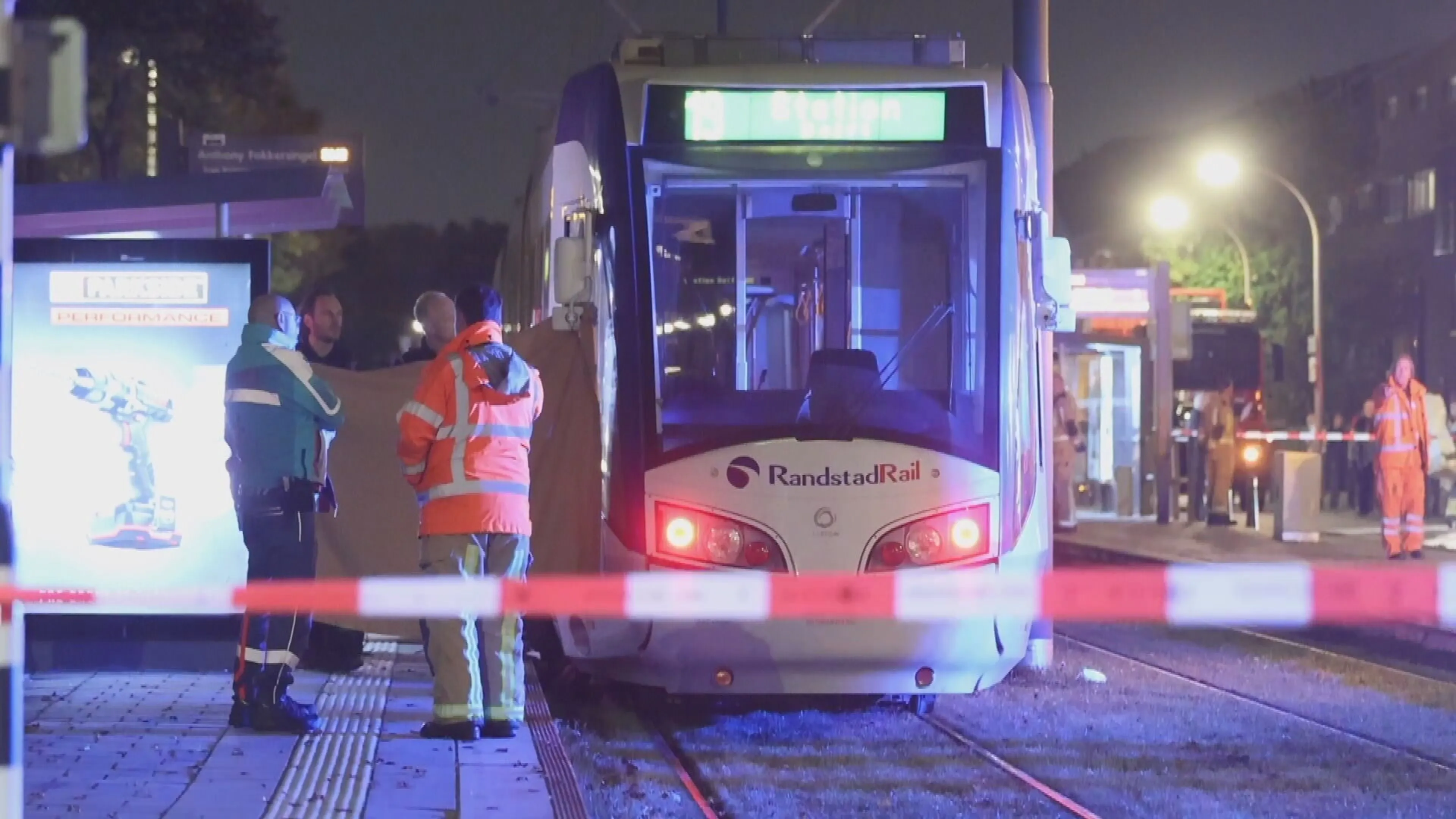 Stille tocht voor man die onder tram werd geduwd in Den Haag
