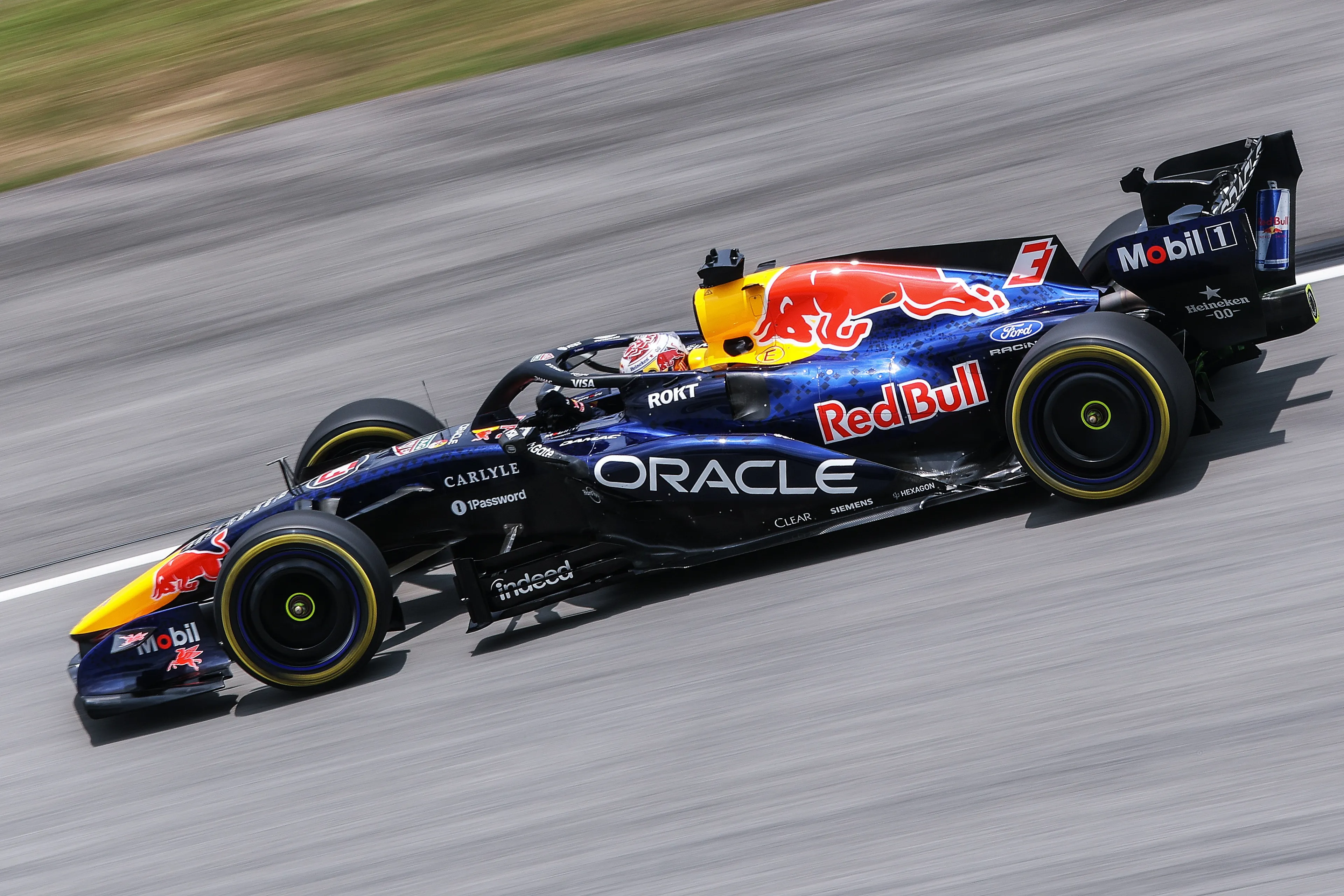 Max Verstappen pakt eerste poleposition van het seizoen in Maleisië