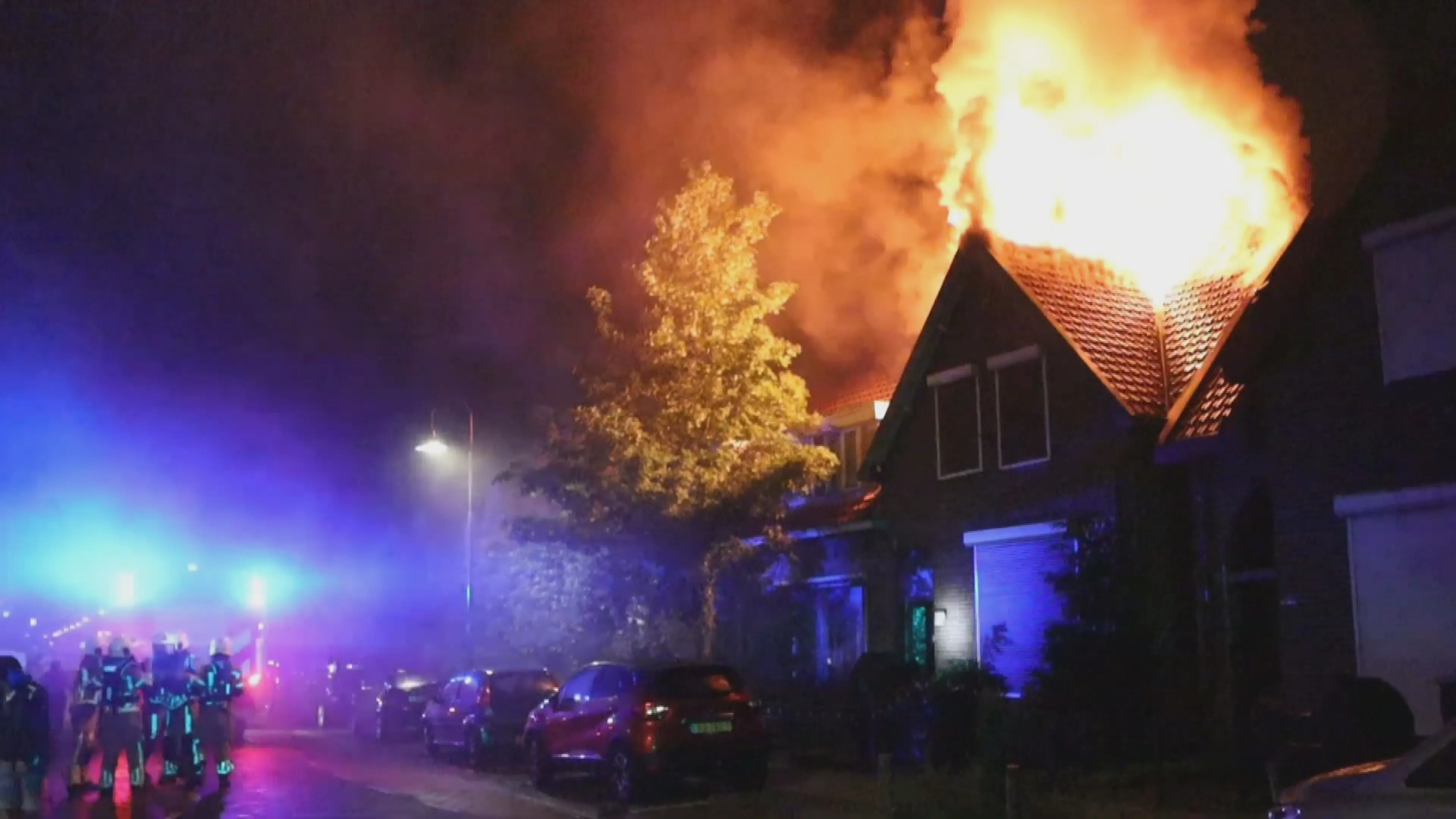 Blikseminslag veroorzaakt brand in Waalwijk: twee woningen onbewoonbaar