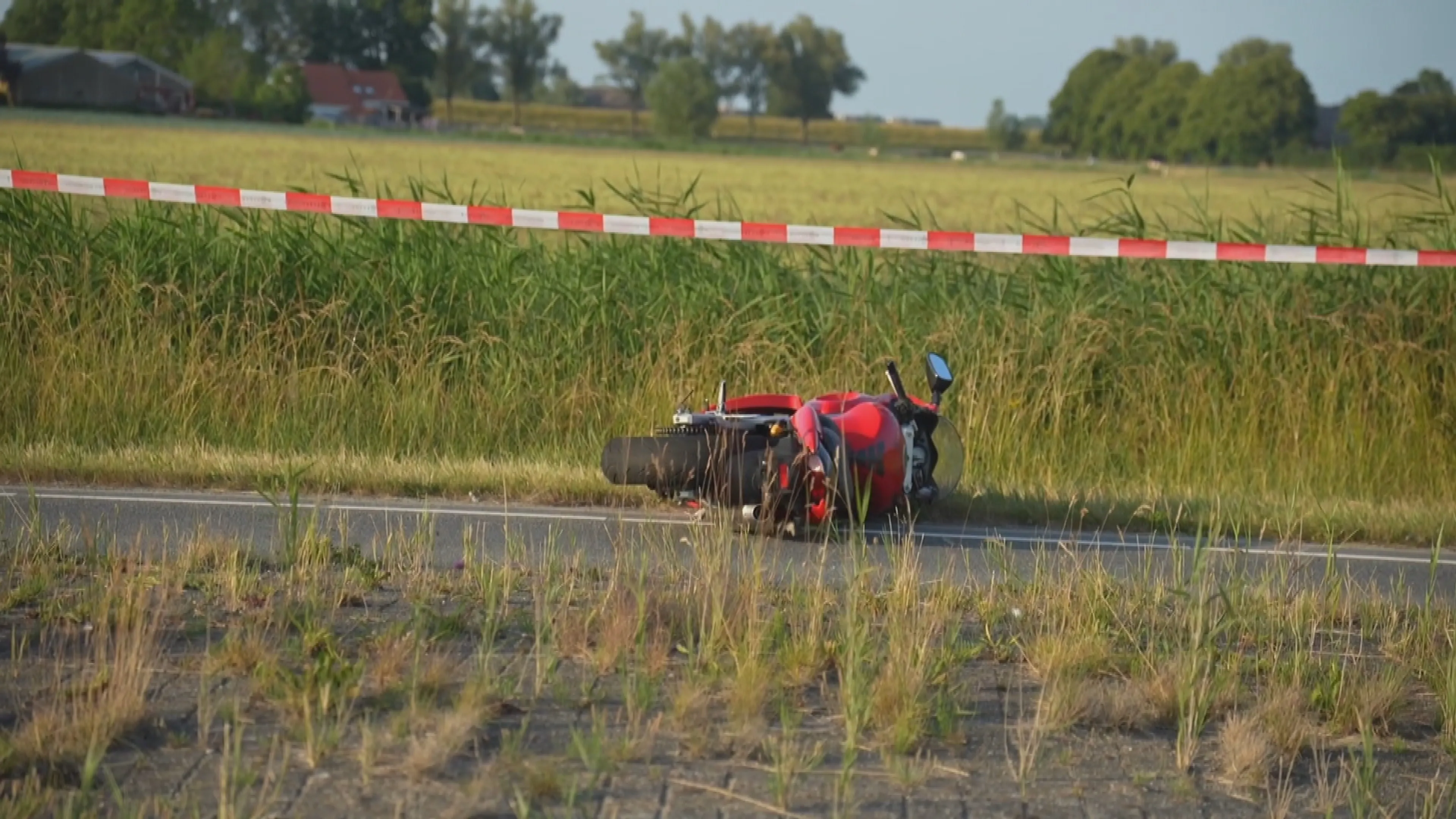 Motorrijder (22) komt om bij botsing met jonge automobilist in Nieuw-Beijerland
