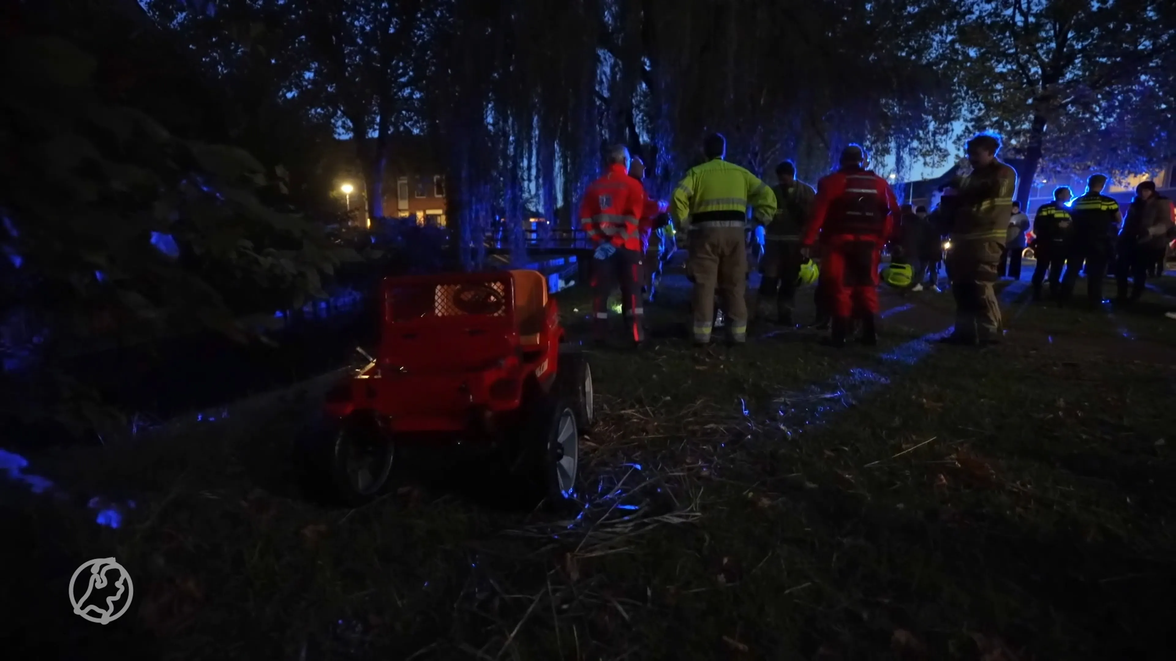Hulpdiensten rukken massaal uit om 'voertuig te water', blijkt speelgoedautootje