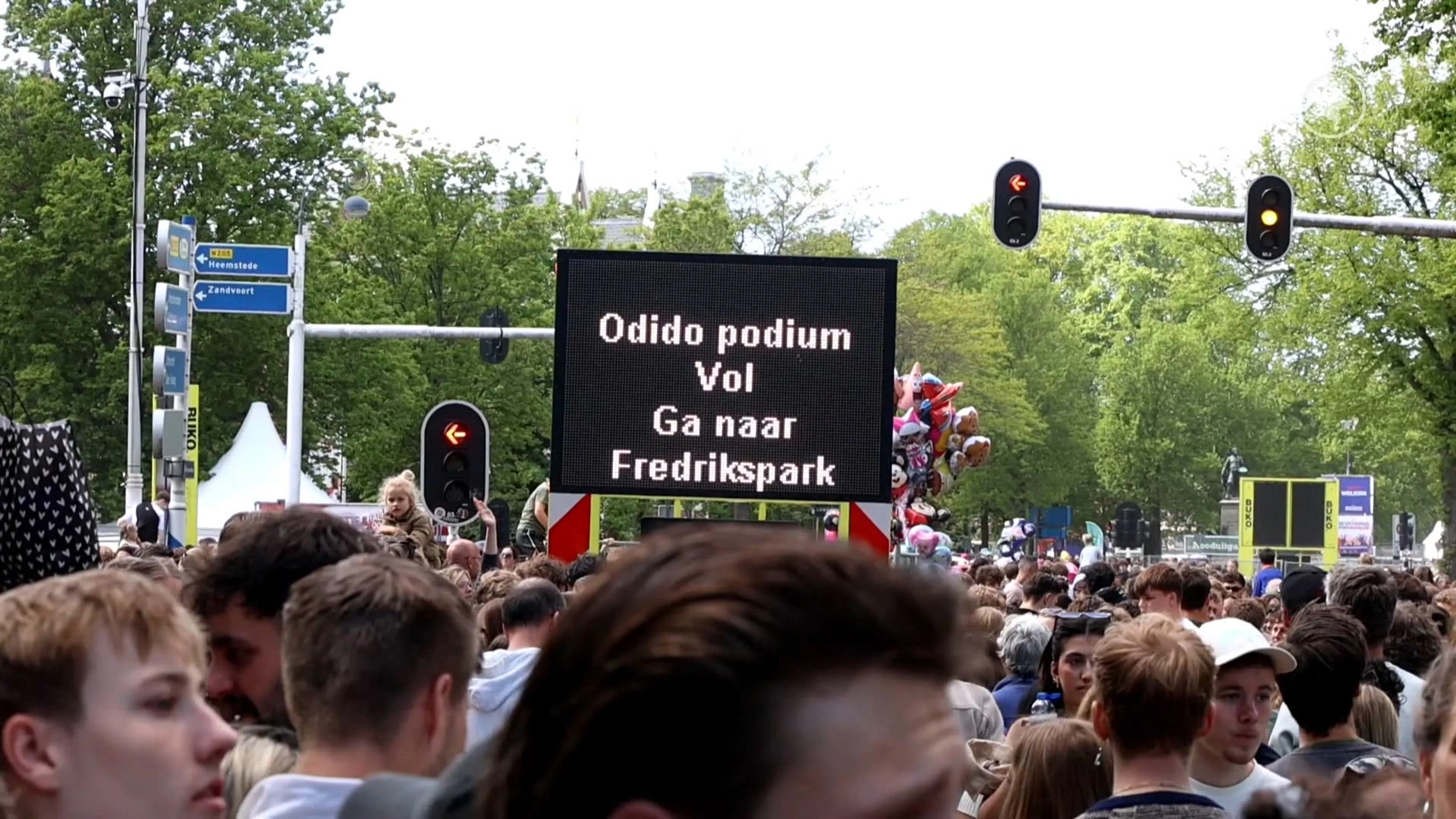 Bevrijdingspop Haarlem overvol: bezoekers in de verdrukking