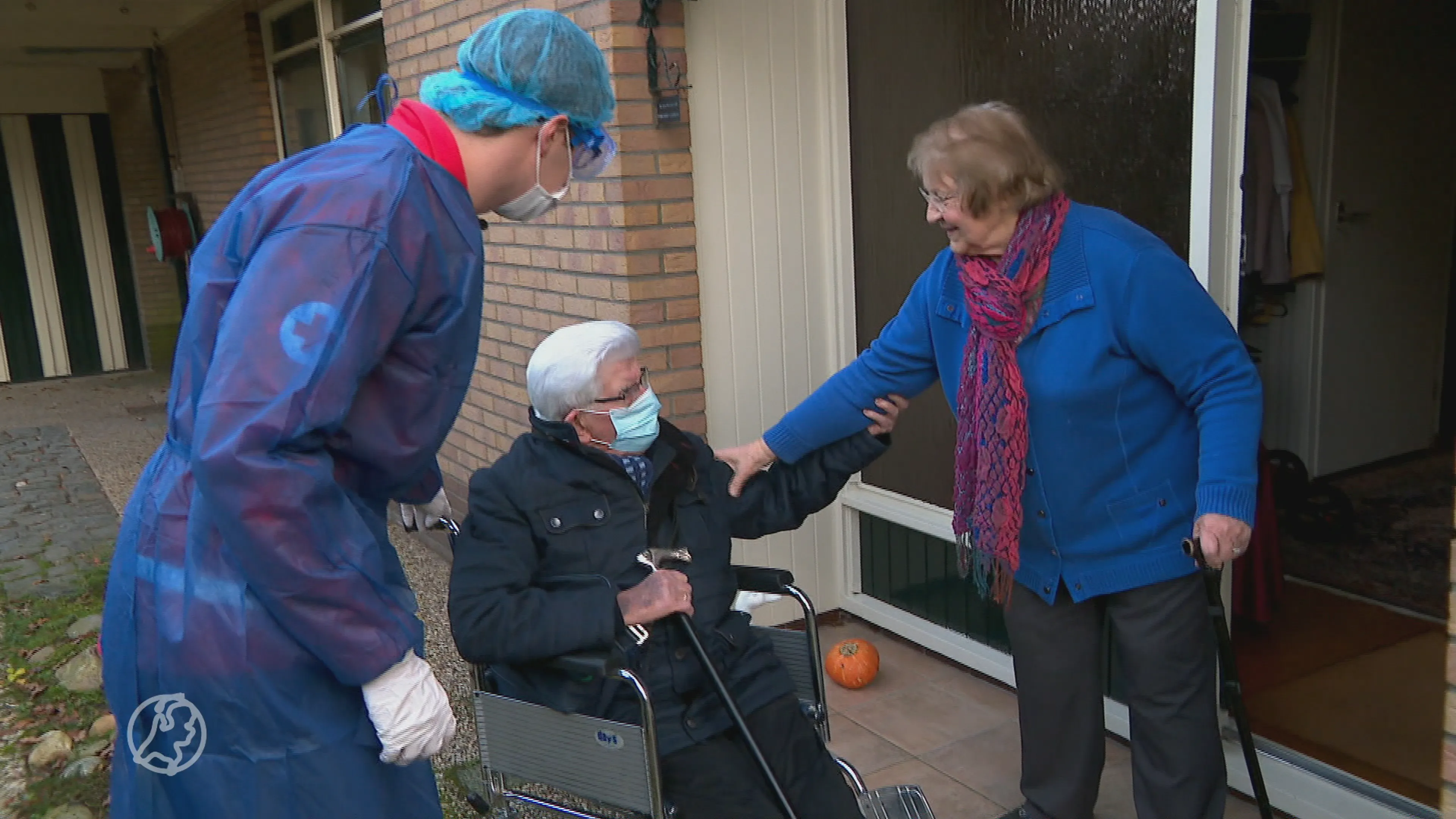 Tigo en Arnee (19) vervoeren vrijwillig patiënten en zijn rots in de branding voor ambulancezorg