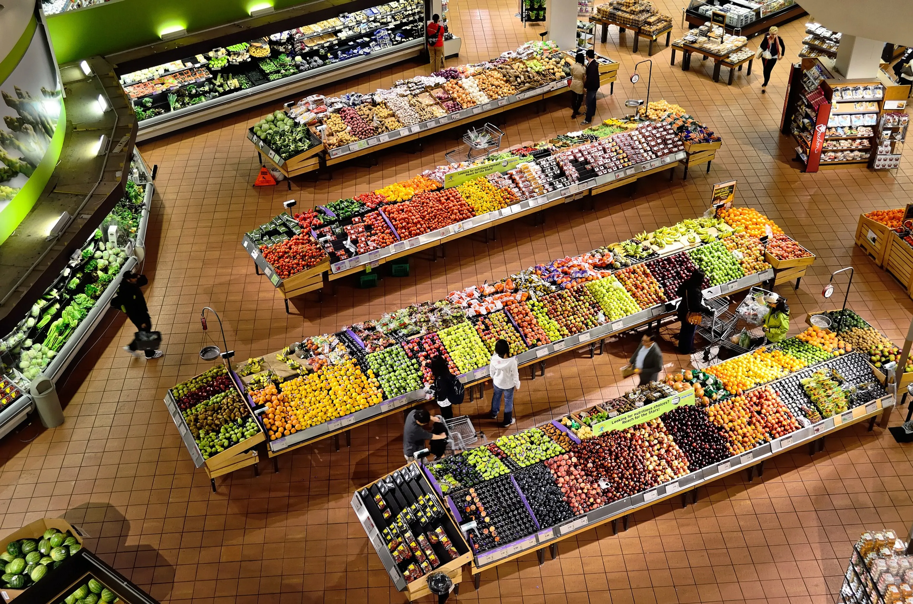 PVV wil supermarkten tot 22 uur openhouden om klanten te spreiden