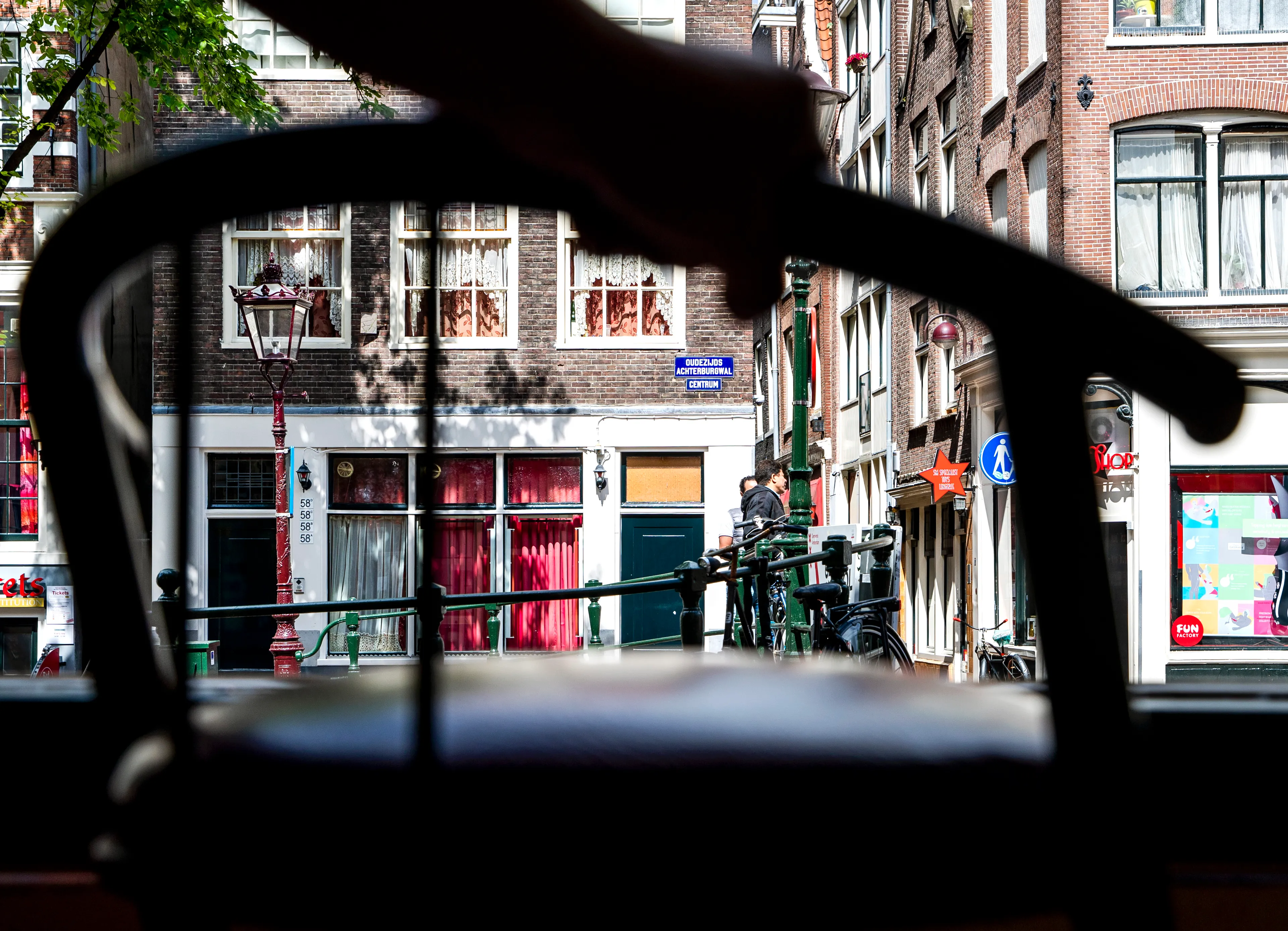 'Verrassend goede eerste dag voor raamprostituees op de Wallen'